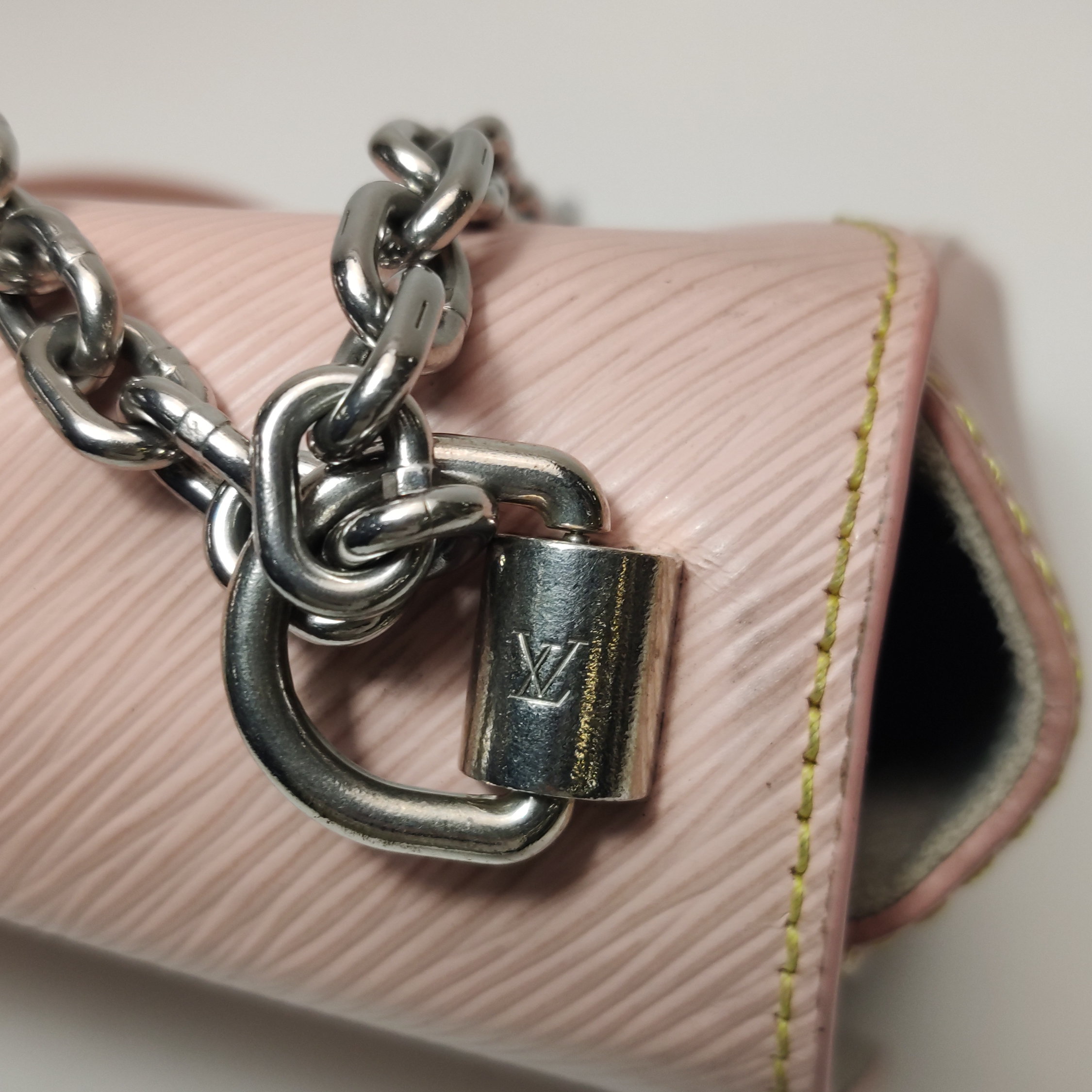 Louis Vuitton(LV) Twist Handbag Epi Leather Medium — photo 12 of 14