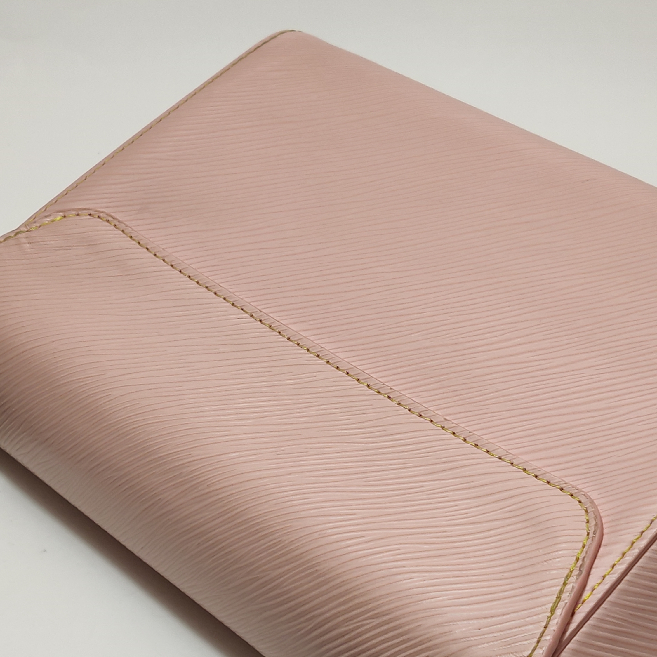 Louis Vuitton(LV) Twist Handbag Epi Leather Medium — photo 10 of 14
