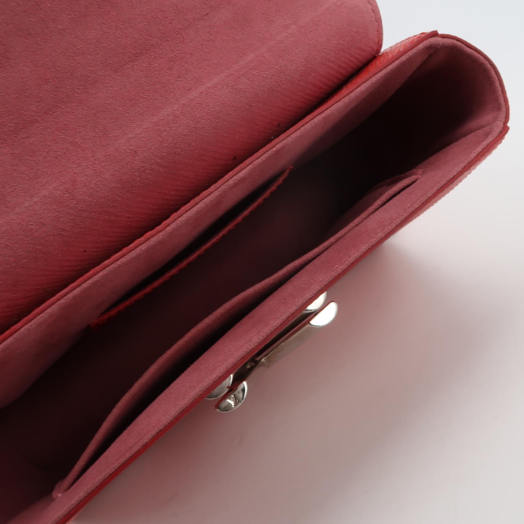 Louis Vuitton(LV) Twist Handbag Epi Leather Medium — photo 7 of 16