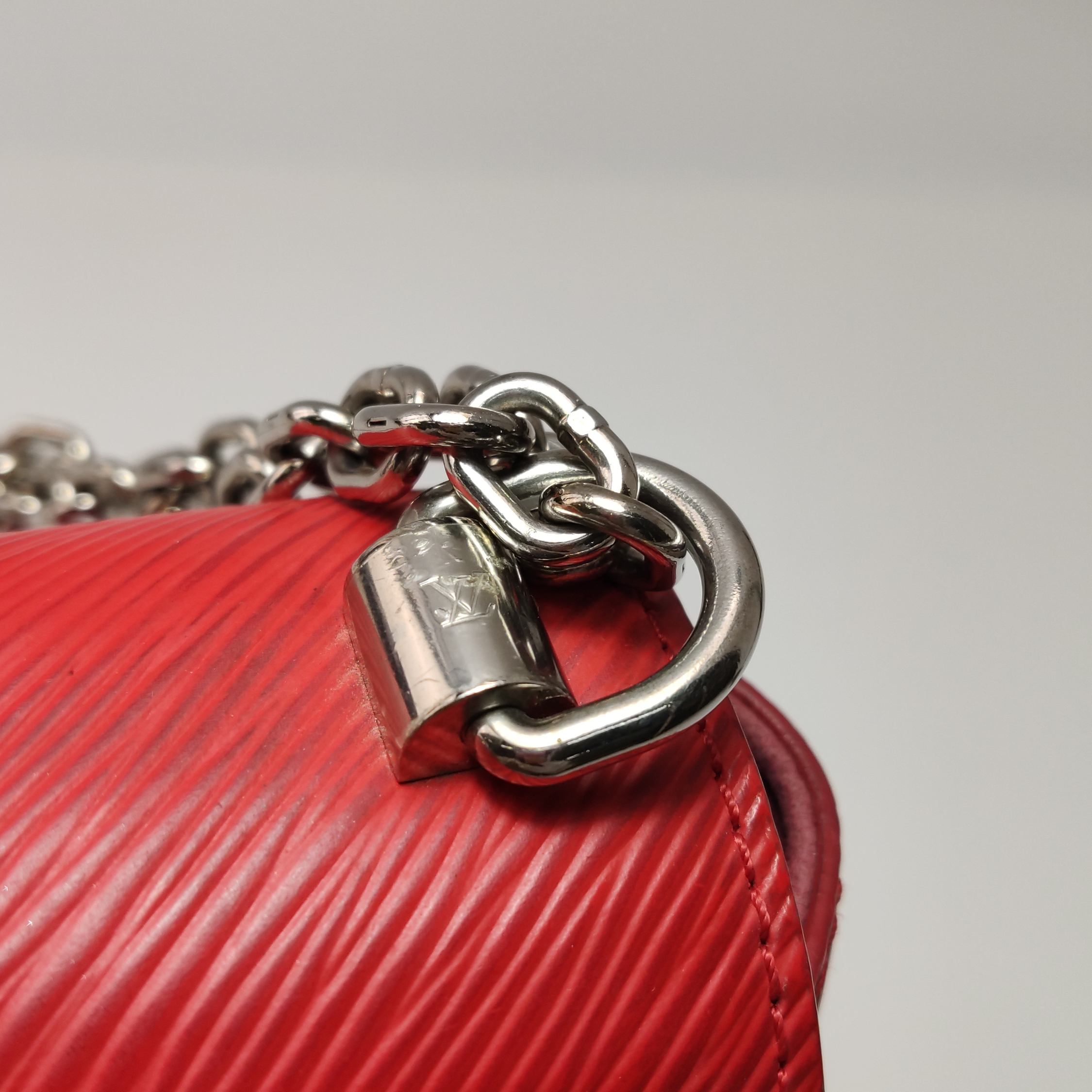 Louis Vuitton(LV) Twist Handbag Epi Leather Medium — photo 14 of 16