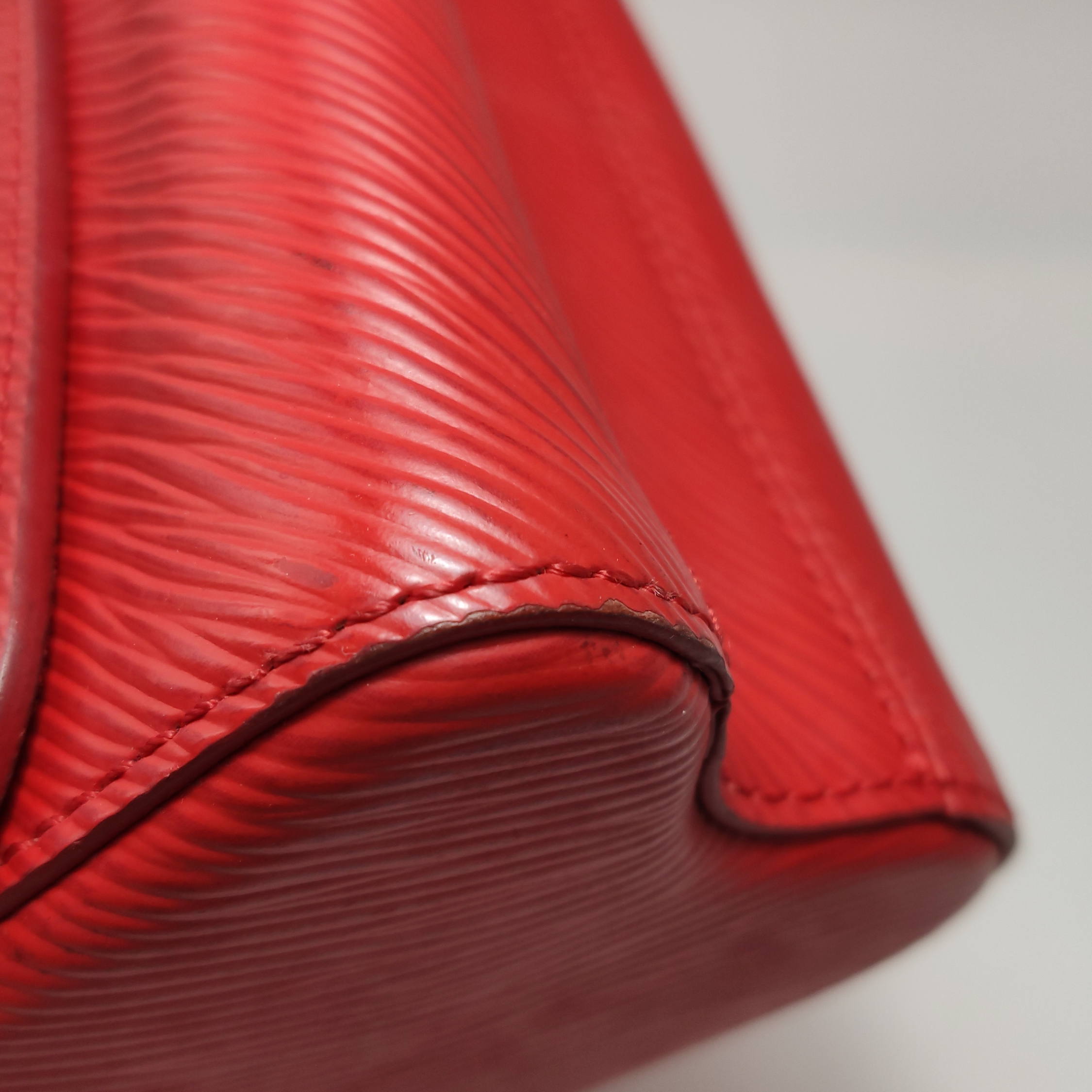 Louis Vuitton(LV) Twist Handbag Epi Leather Medium — photo 9 of 16