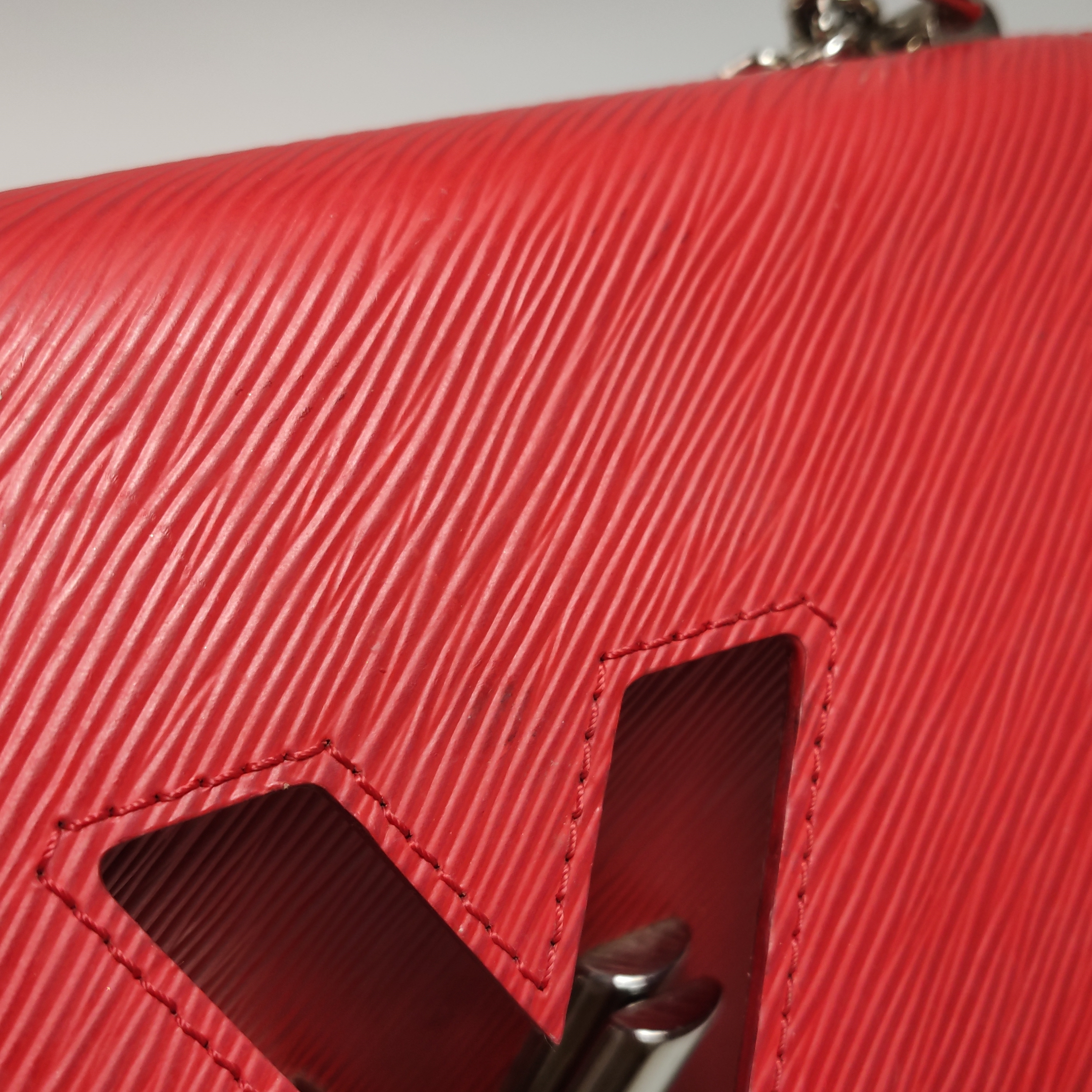 Louis Vuitton(LV) Twist Handbag Epi Leather Medium — photo 12 of 16