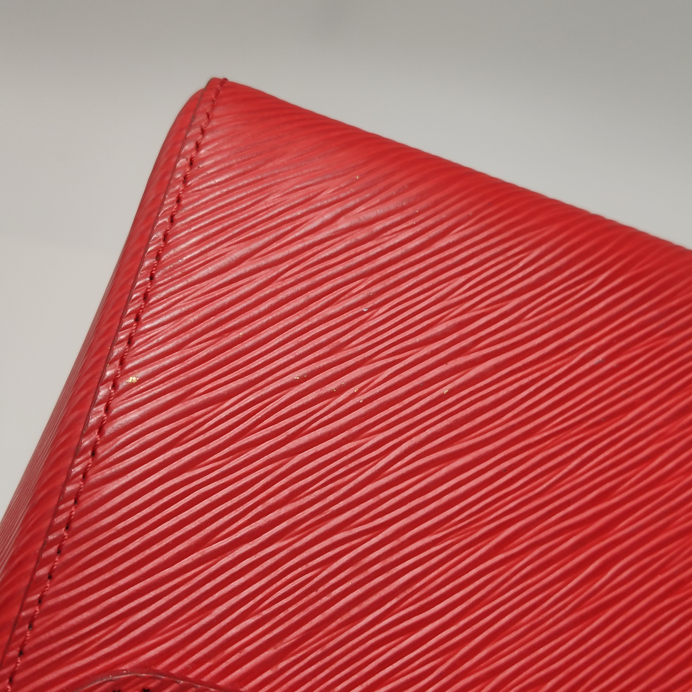 Louis Vuitton(LV) Twist Handbag Epi Leather Medium — photo 11 of 16