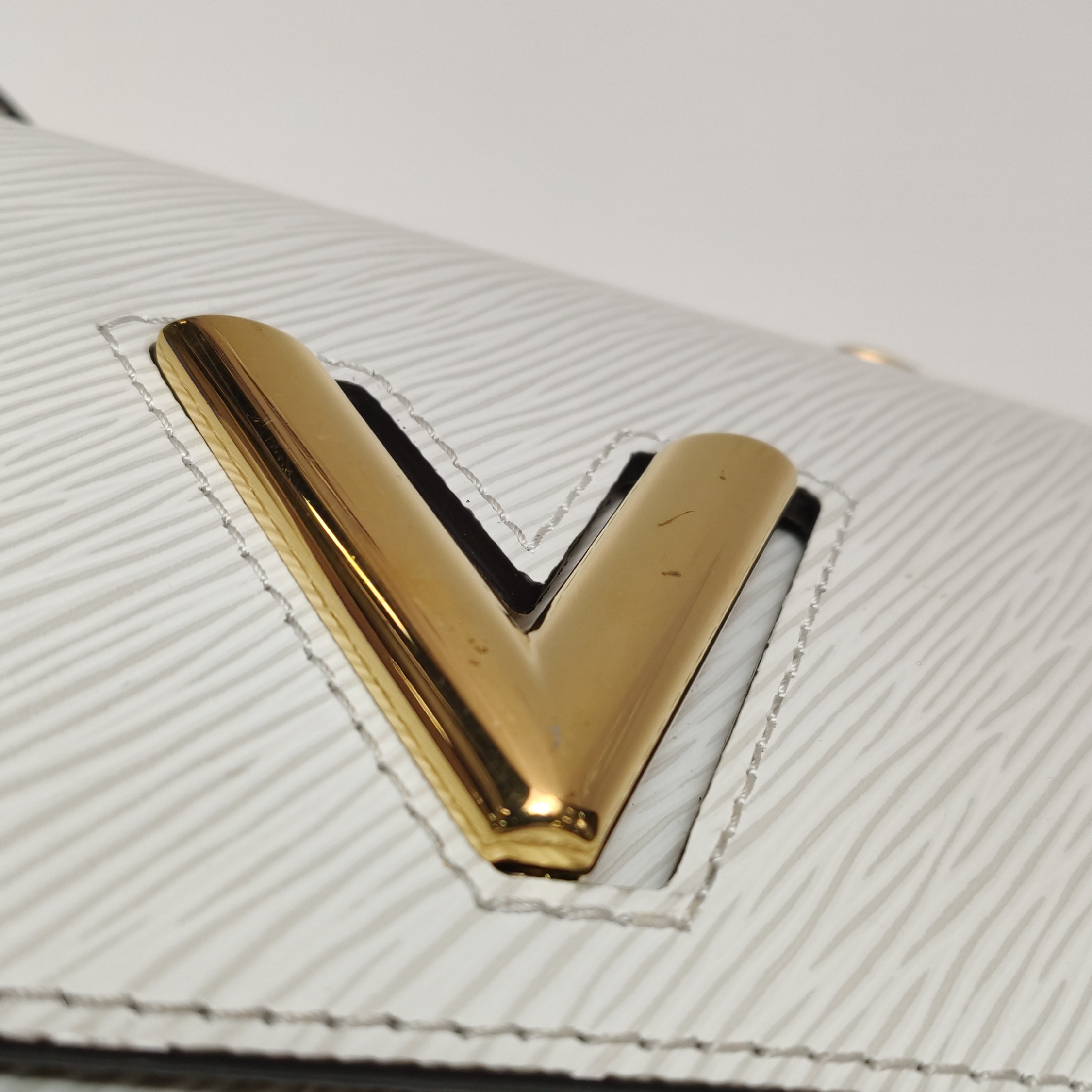 Louis Vuitton(LV) Twist Handbag Epi Leather Small — photo 11 of 15