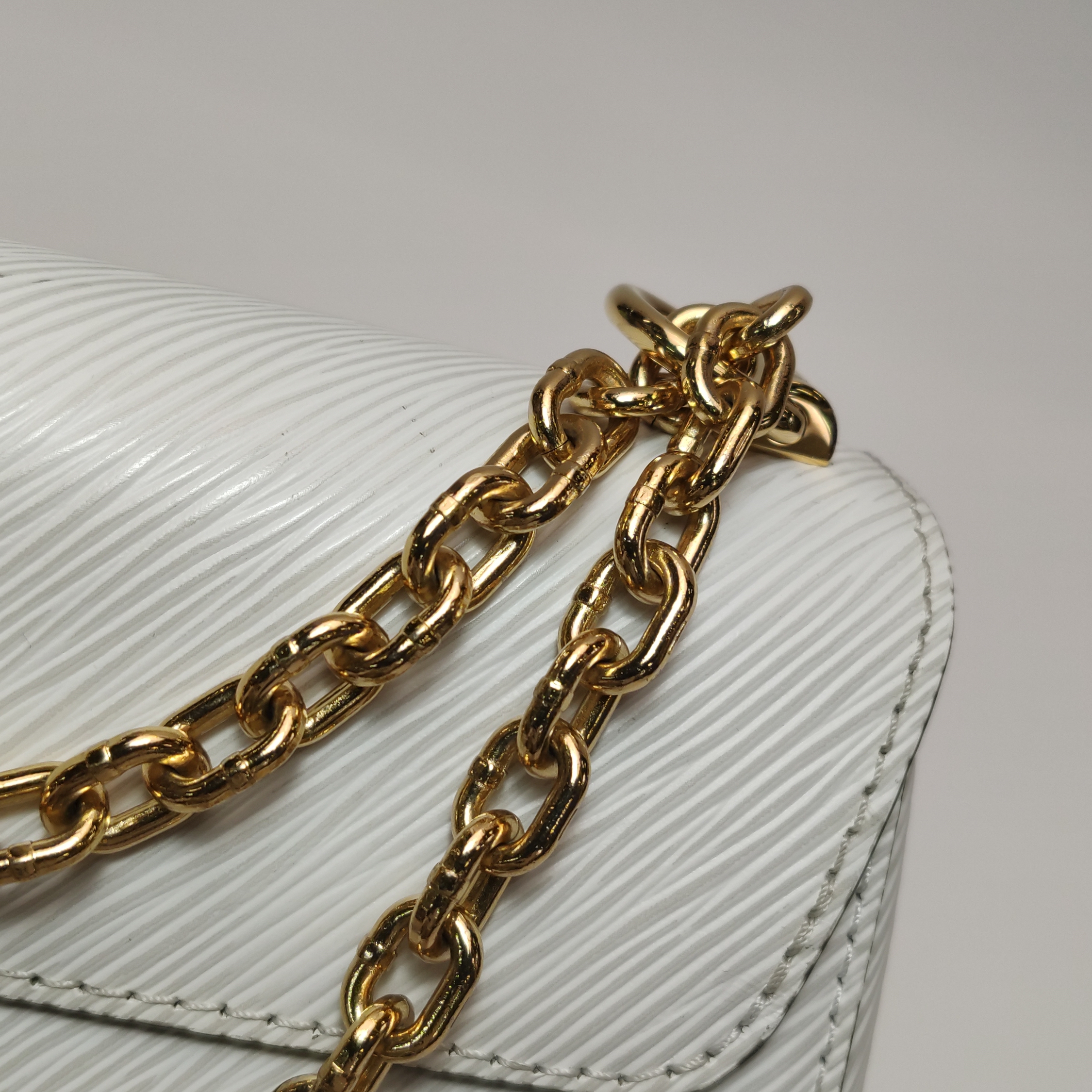 Louis Vuitton(LV) Twist Handbag Epi Leather Small — photo 12 of 15