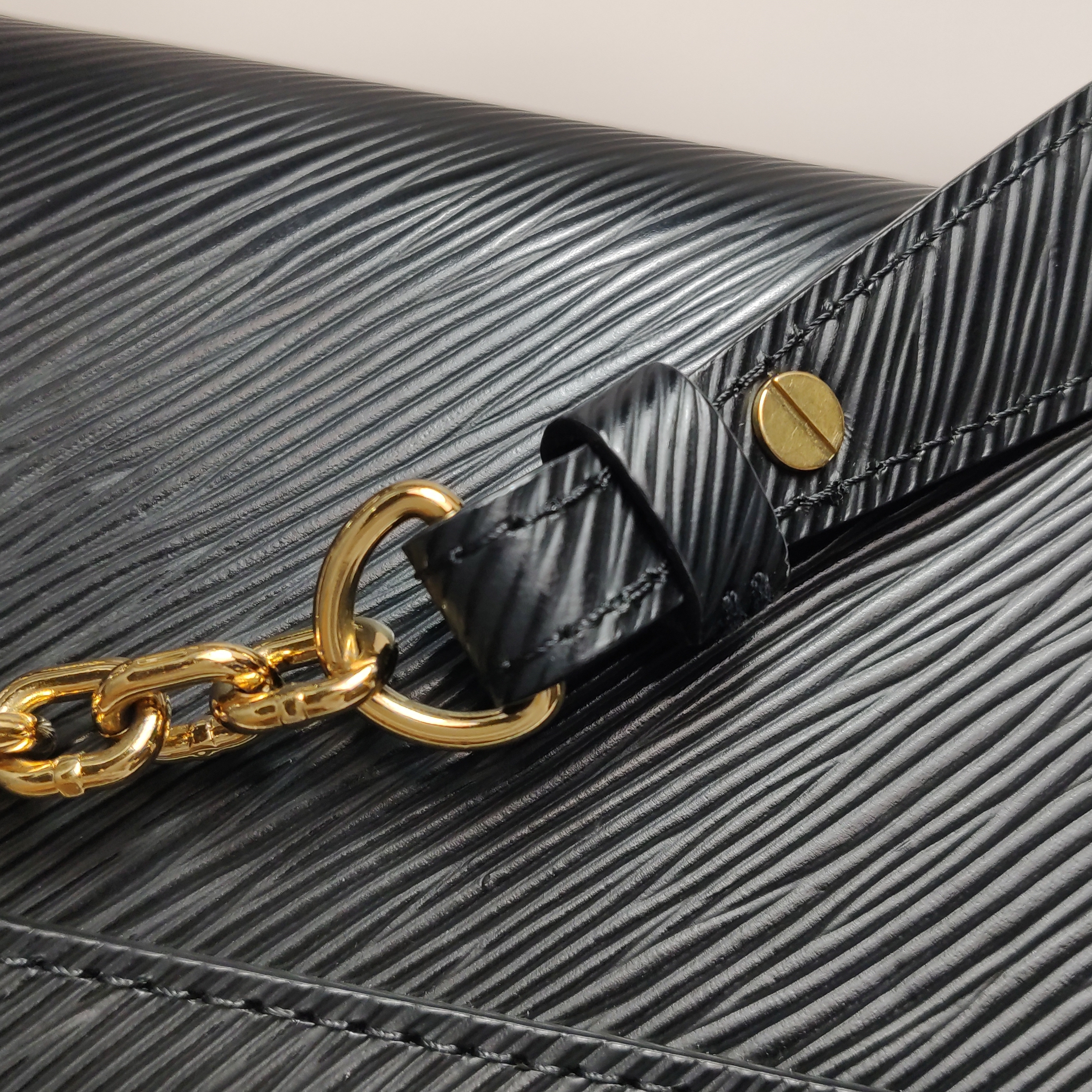 Louis Vuitton(LV) Twist Handbag Epi Leather Small — photo 14 of 15