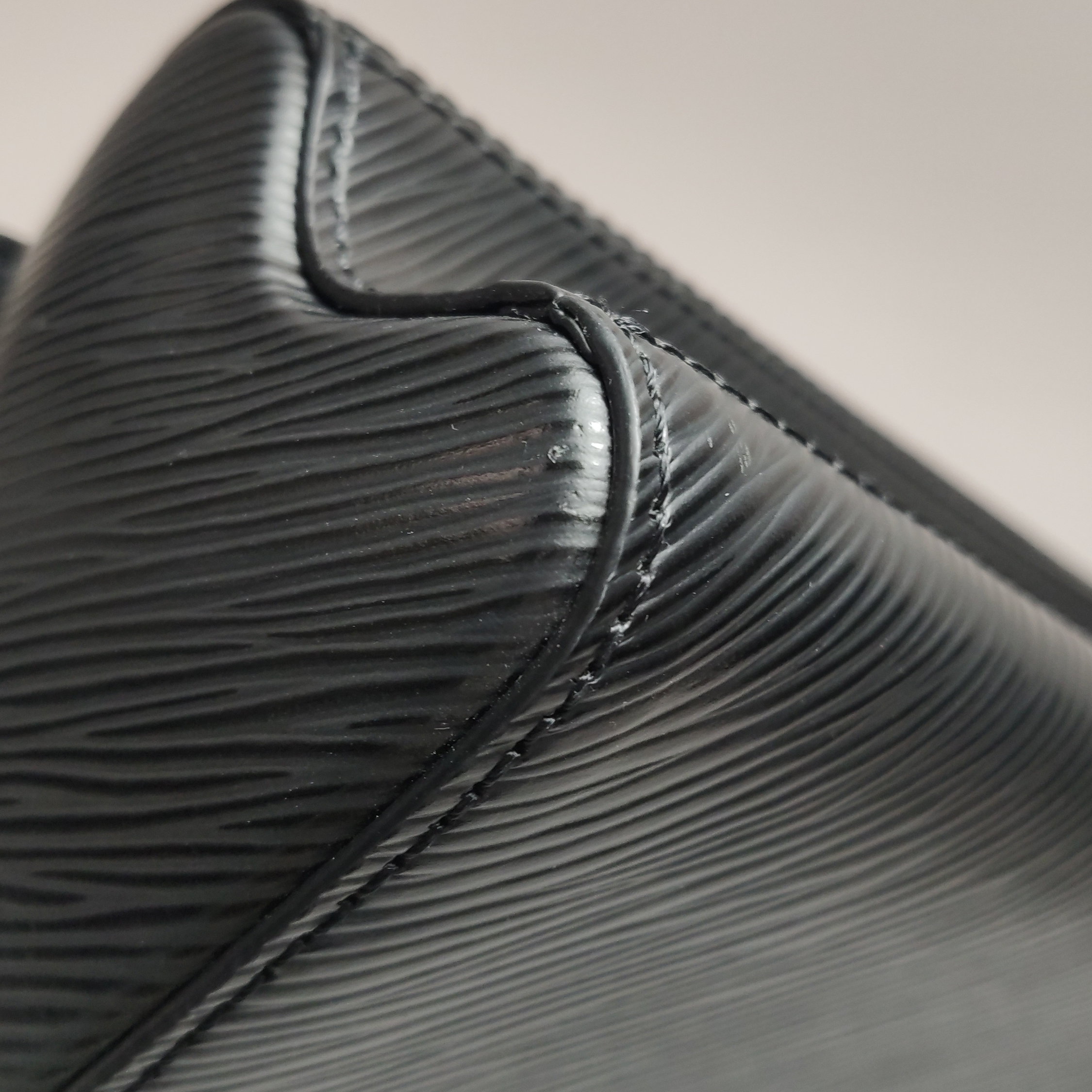 Louis Vuitton(LV) Twist Handbag Epi Leather Small — photo 10 of 15