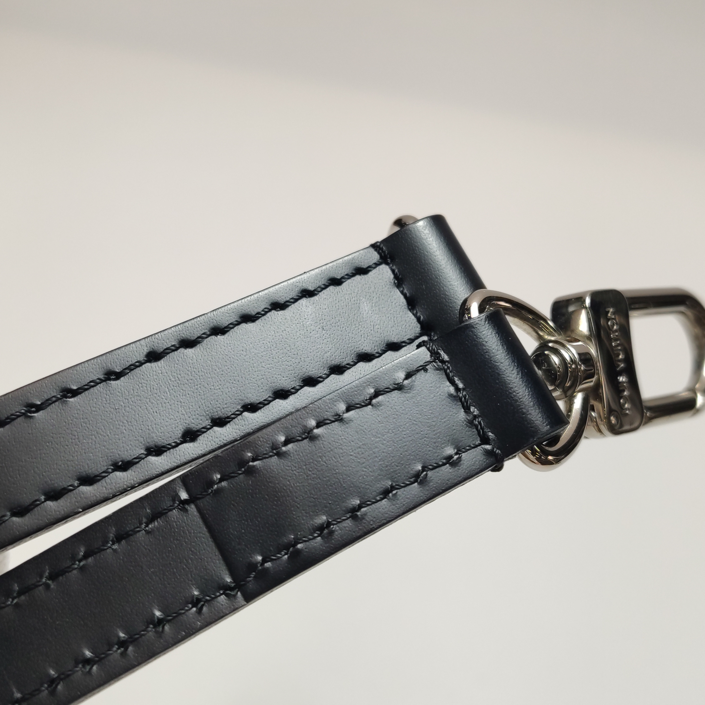 Louis Vuitton(LV) Cluny Top Handle Bag Epi Leather Medium — photo 19 of 20