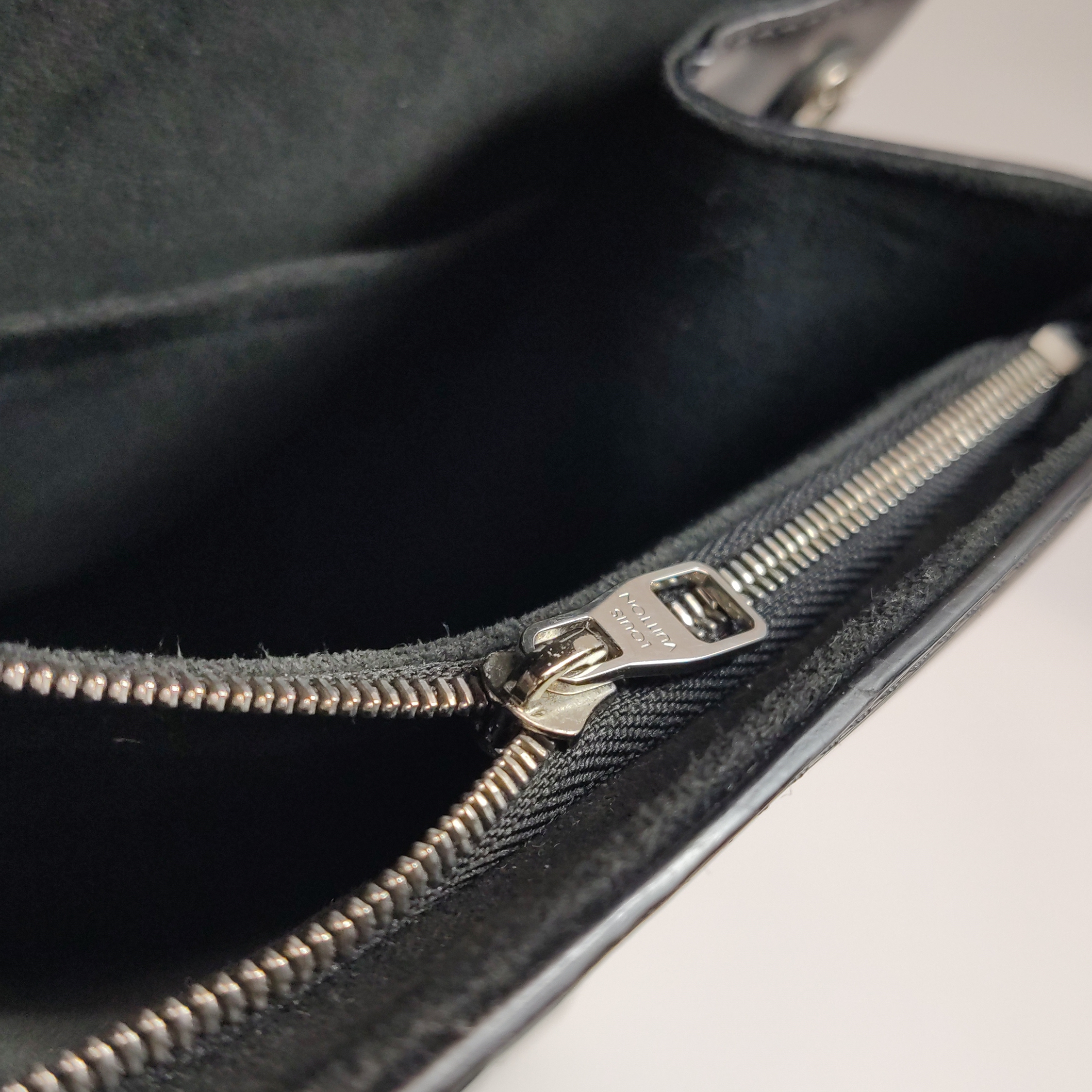 Louis Vuitton(LV) Cluny Top Handle Bag Epi Leather Medium — photo 16 of 20