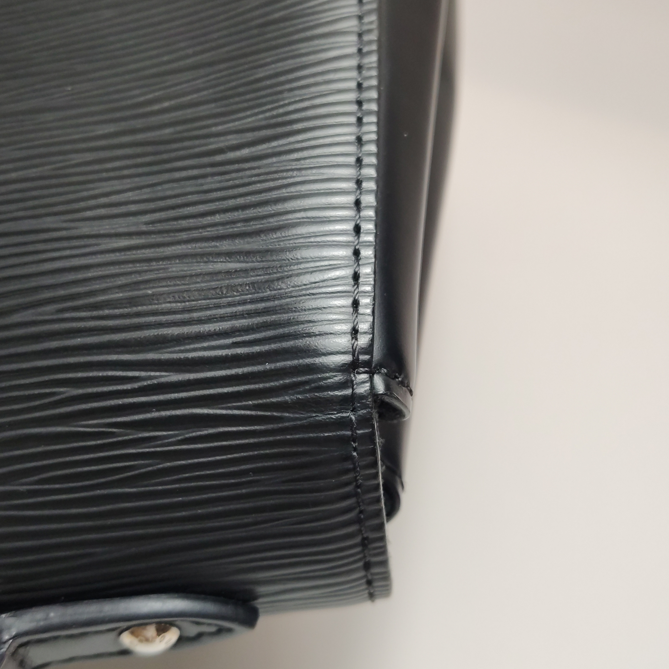 Louis Vuitton(LV) Cluny Top Handle Bag Epi Leather Medium — photo 15 of 20
