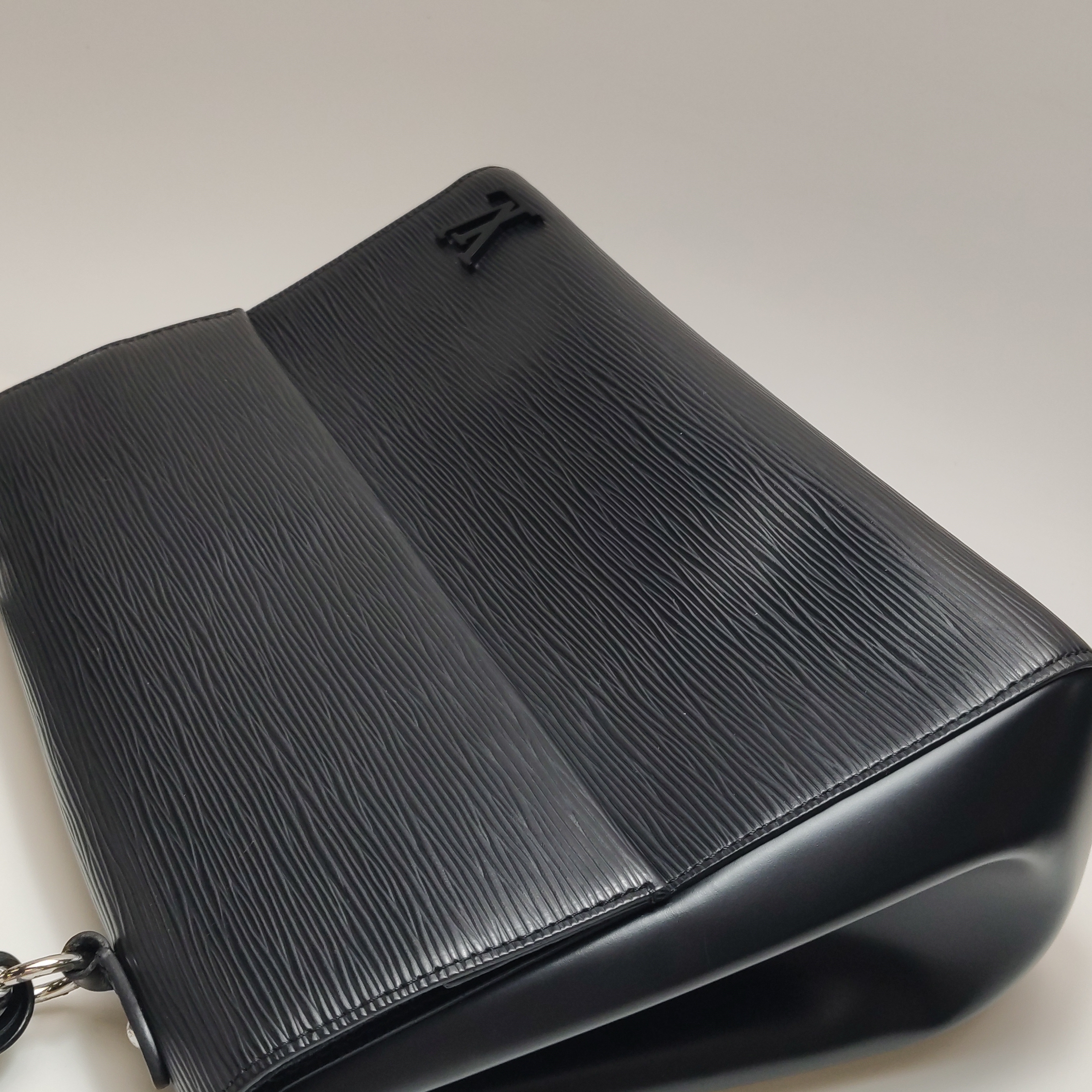 Louis Vuitton(LV) Cluny Top Handle Bag Epi Leather Medium — photo 8 of 20