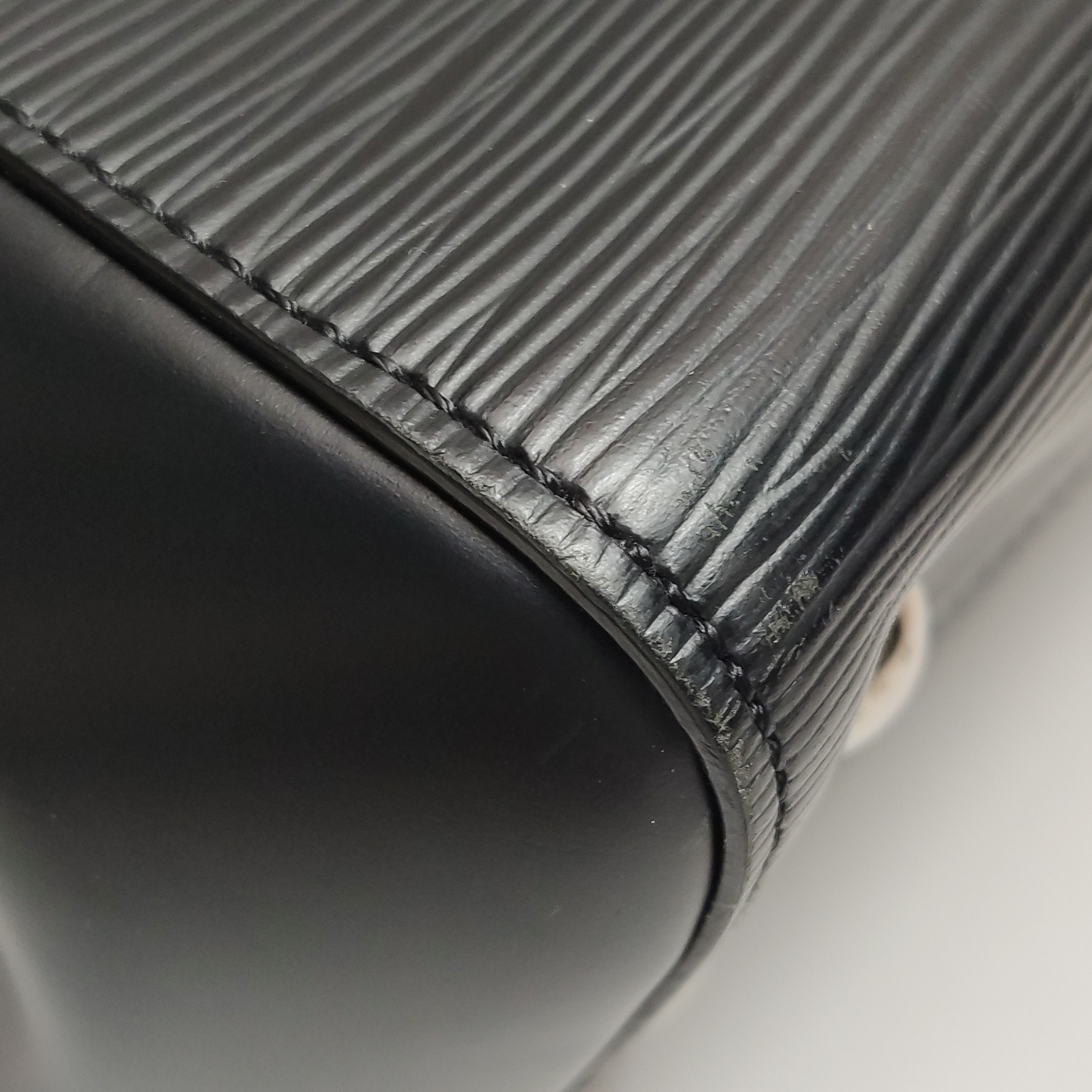 Louis Vuitton(LV) Cluny Top Handle Bag Epi Leather Medium — photo 14 of 20