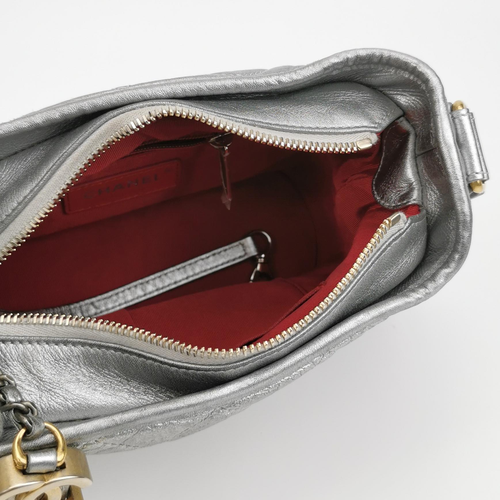 Chanel Gabrielle Hobo Quilted Aged Calfskin Small — photo 8 of 16