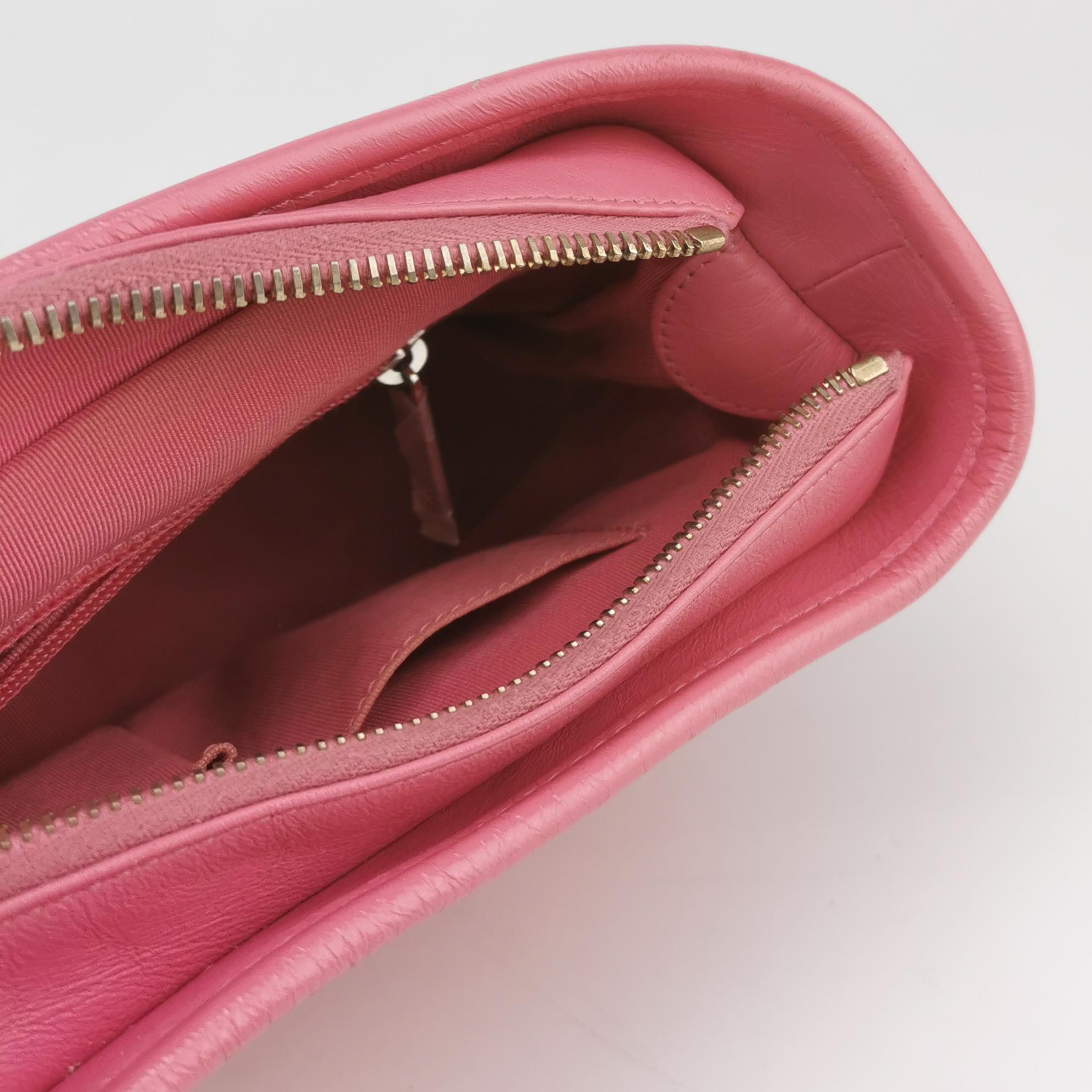 Chanel Gabrielle Hobo Quilted Aged Calfskin Small — photo 11 of 14