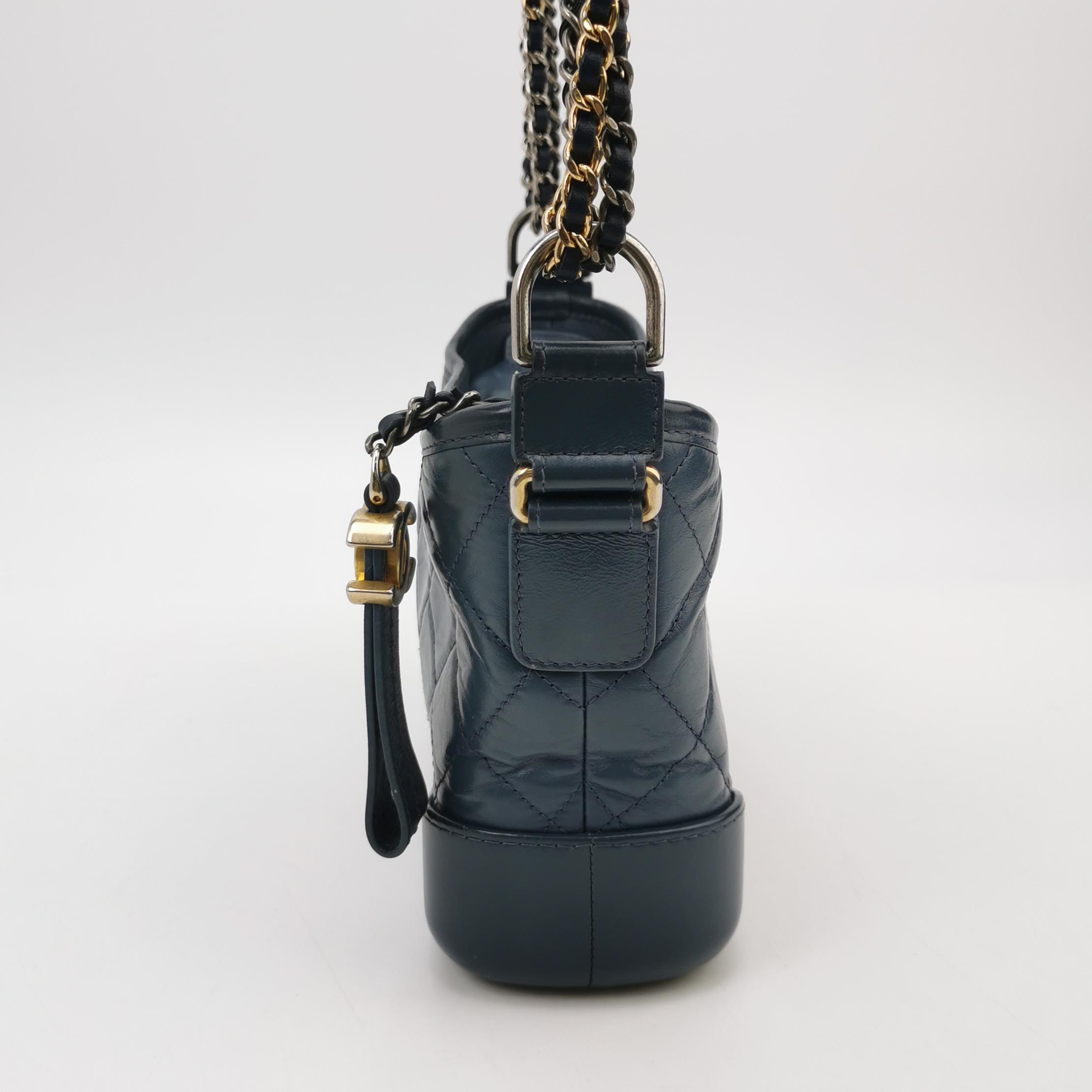 Chanel Gabrielle Hobo Quilted Aged Calfskin Small — photo 3 of 15