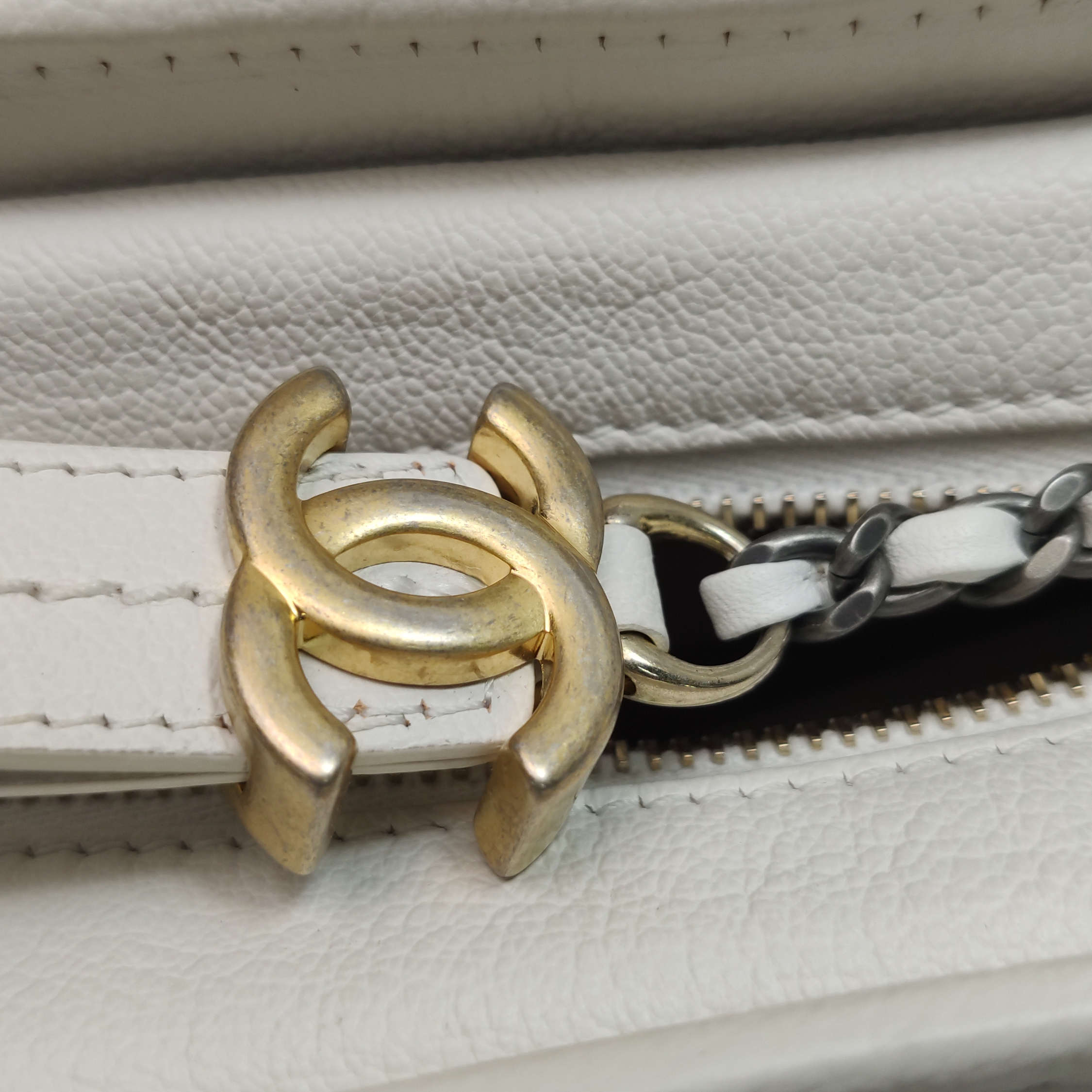 Chanel Gabrielle Hobo Quilted Aged Calfskin Small — photo 14 of 15