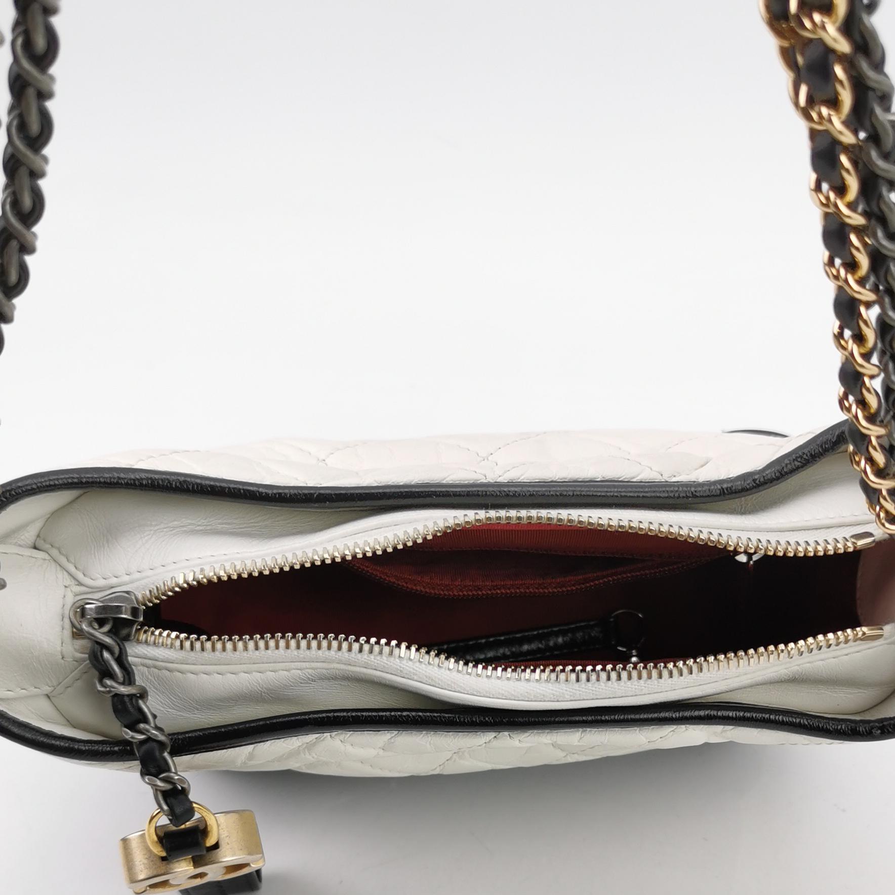 Chanel Gabrielle Hobo Quilted Aged Calfskin Small — photo 7 of 9