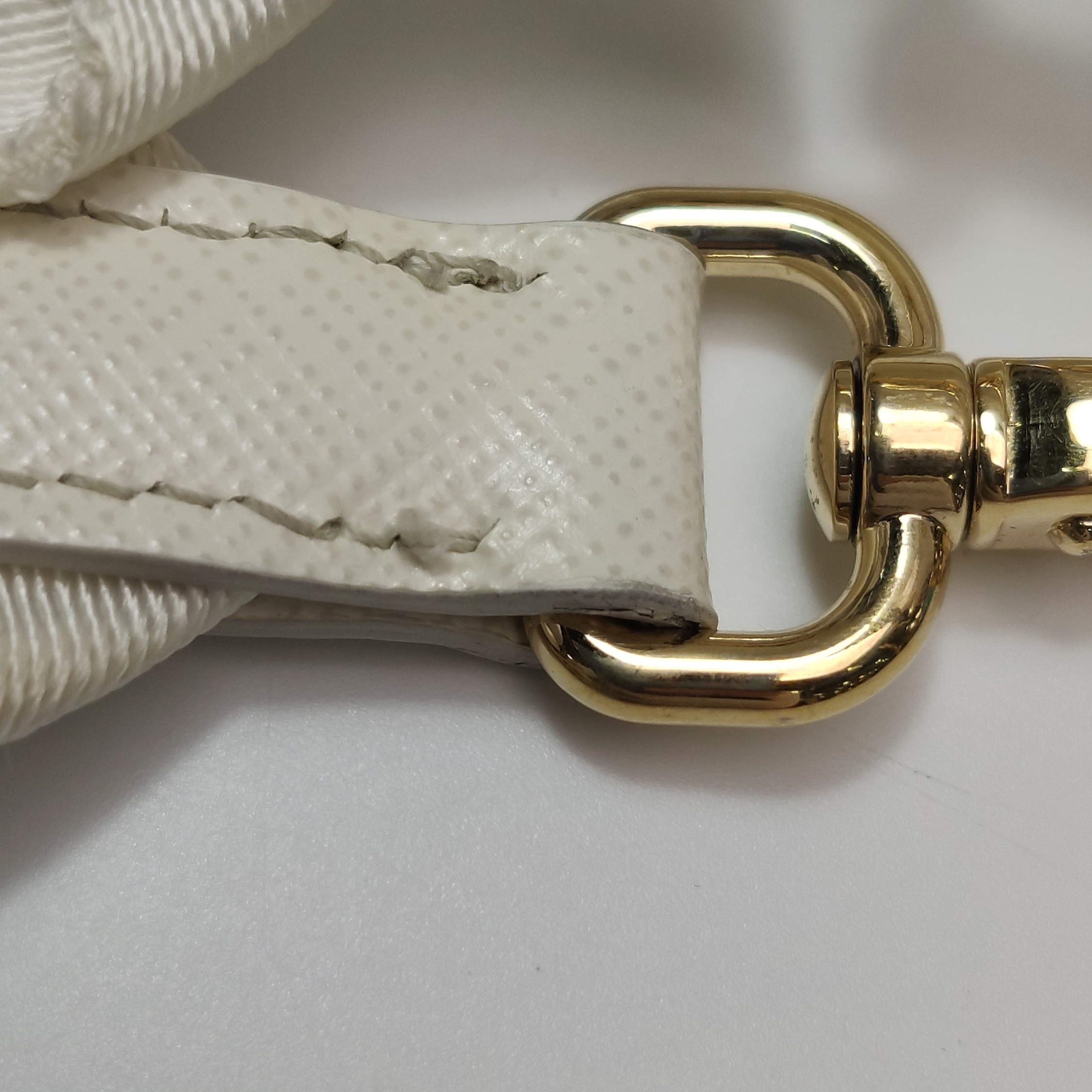 Prada Re-Edition 2005 Shoulder Bag Saffiano Leather Small — photo 15 of 16