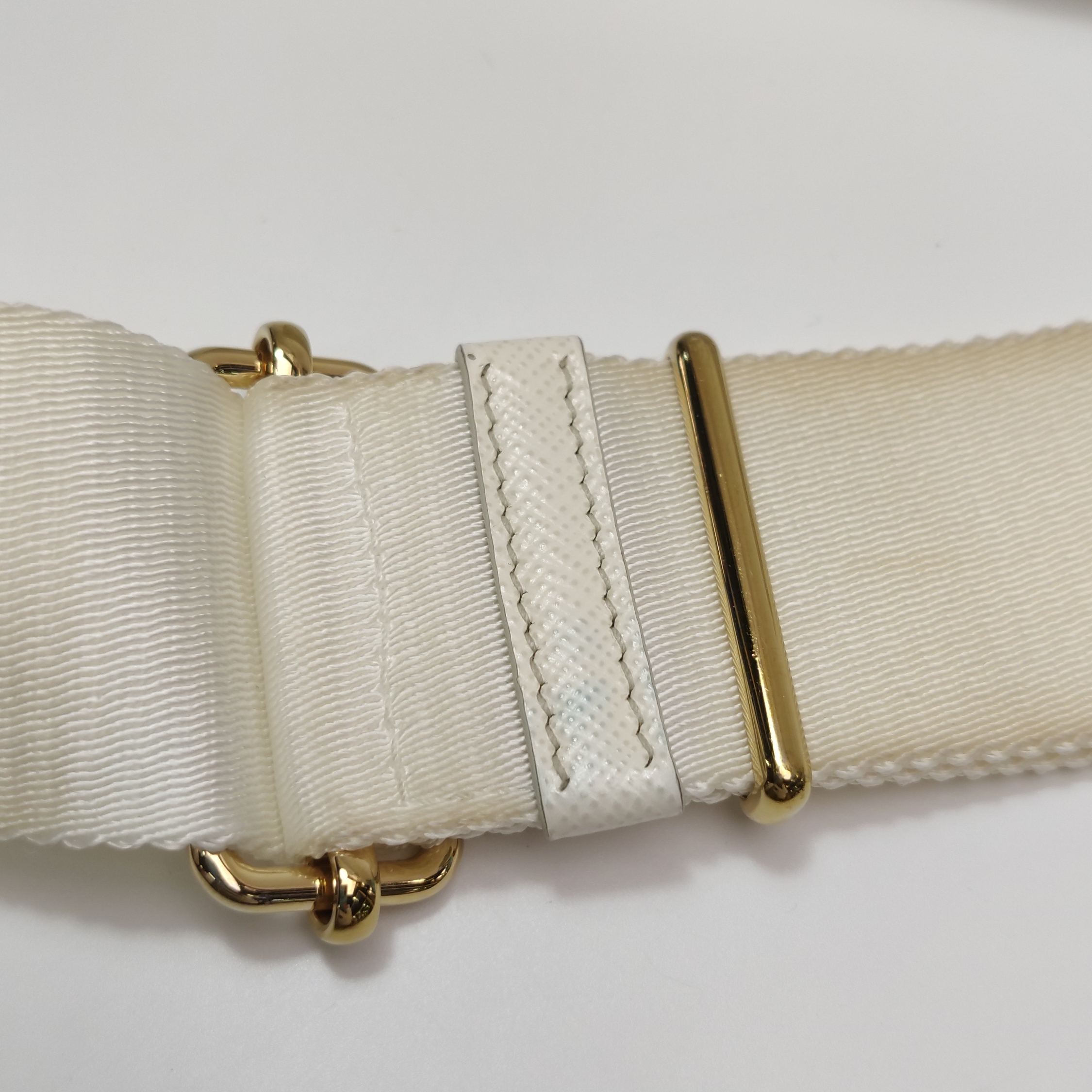 Prada Re-Edition 2005 Shoulder Bag Saffiano Leather Small — photo 14 of 16