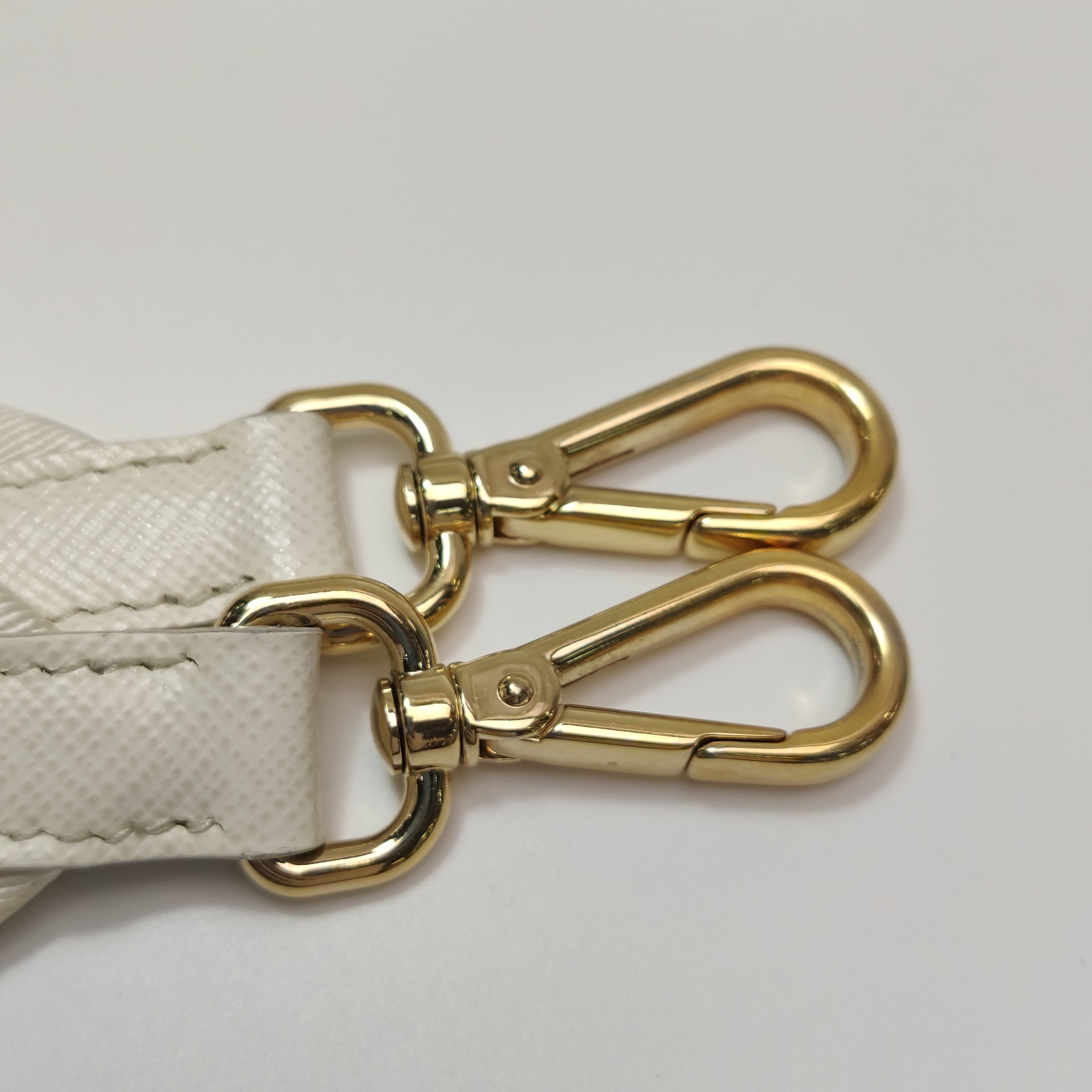 Prada Re-Edition 2005 Shoulder Bag Saffiano Leather Small — photo 16 of 16