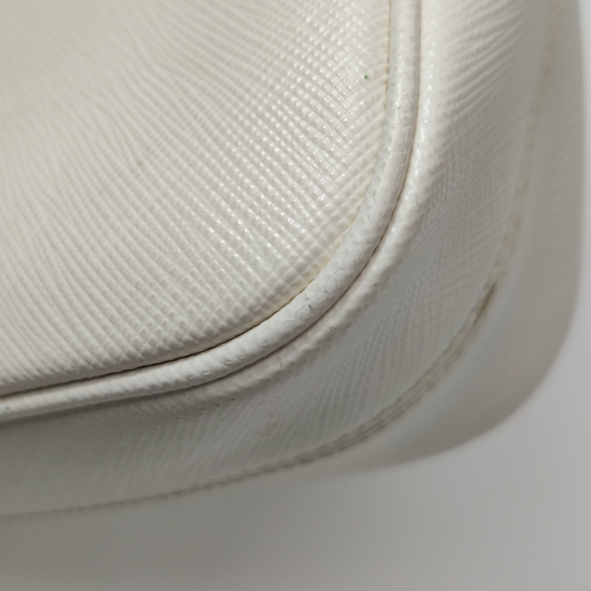 Prada Re-Edition 2005 Shoulder Bag Saffiano Leather Small — photo 10 of 16