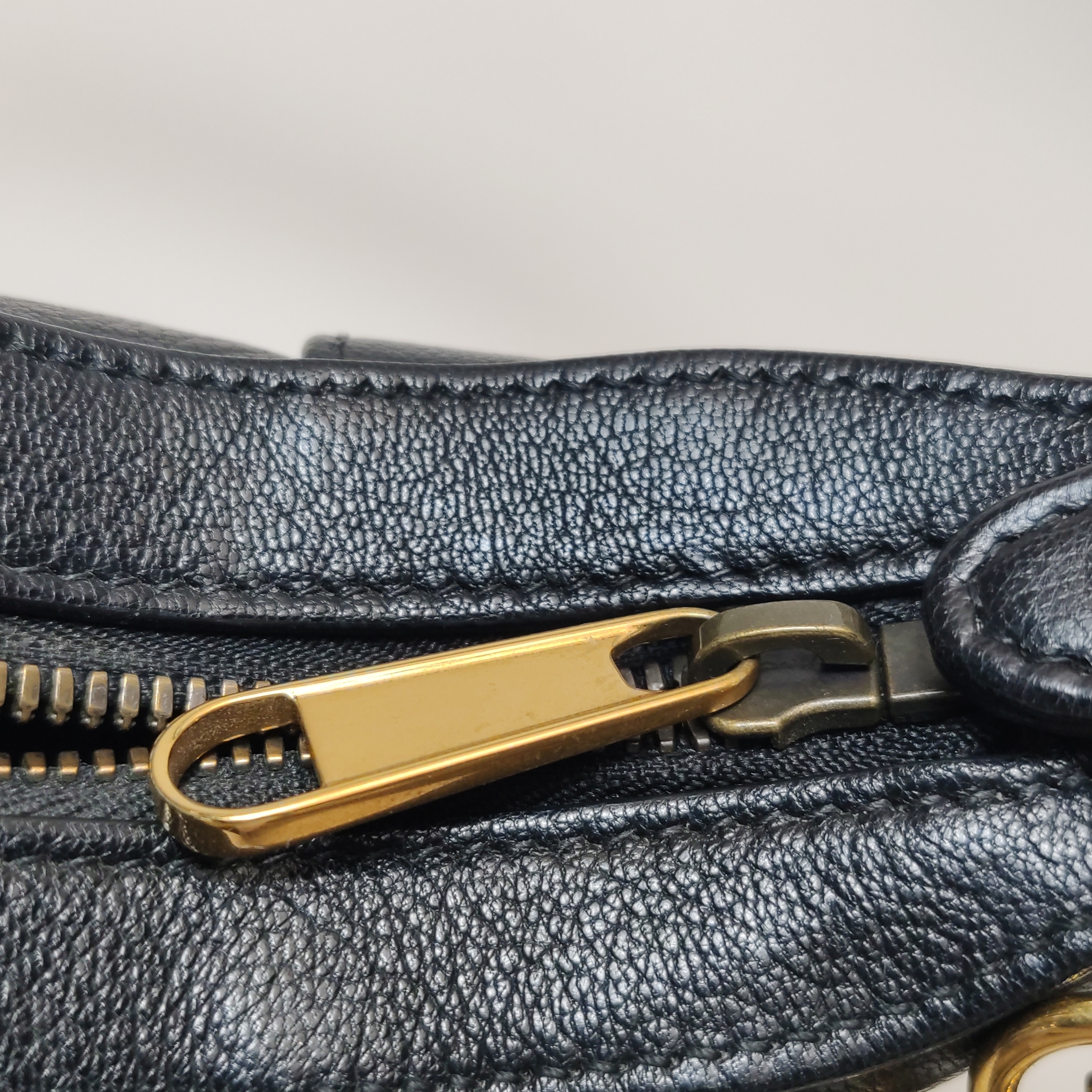 Gucci Aphrodite Zip Shoulder Bag Leather Small — photo 15 of 18