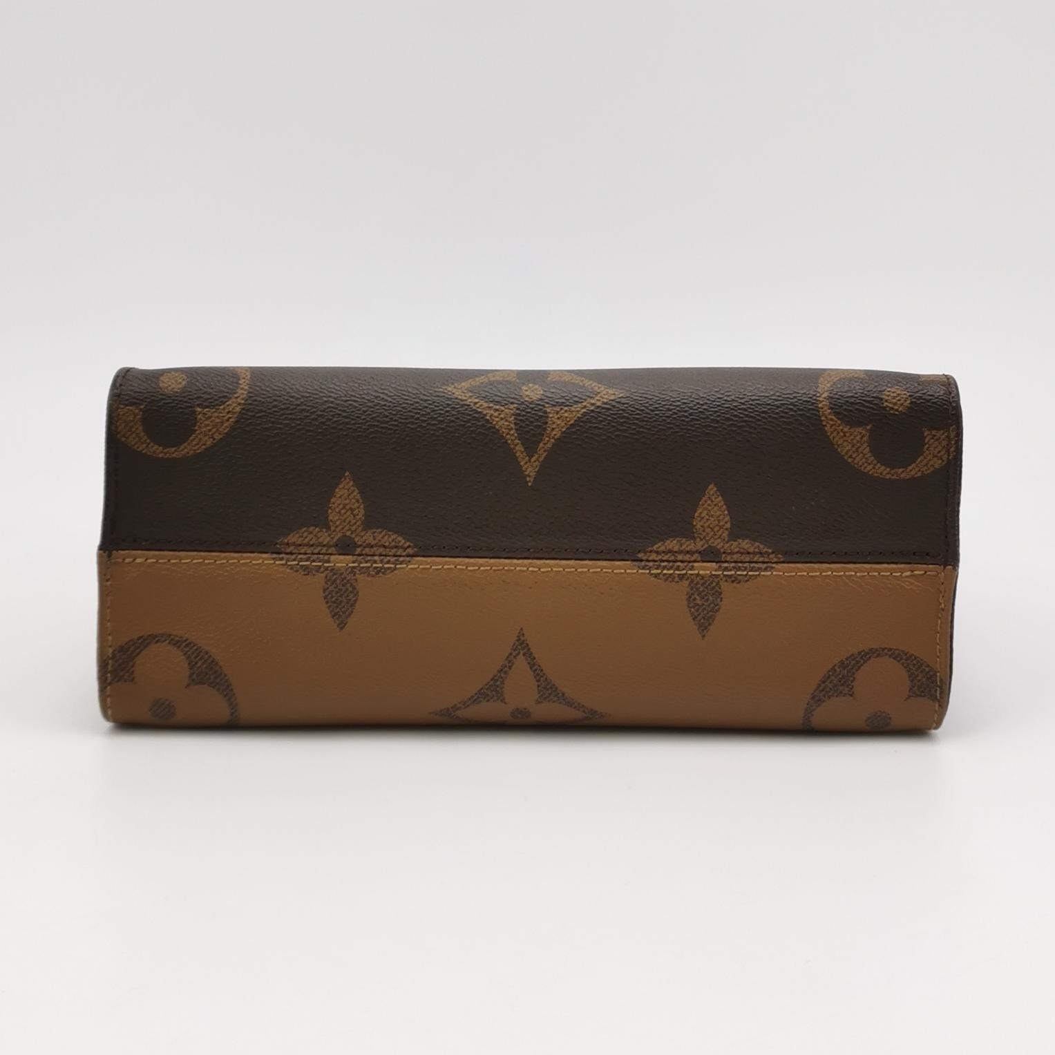 Louis Vuitton(LV) OnTheGo Tote Reverse Monogram Giant PM — photo 7 of 14
