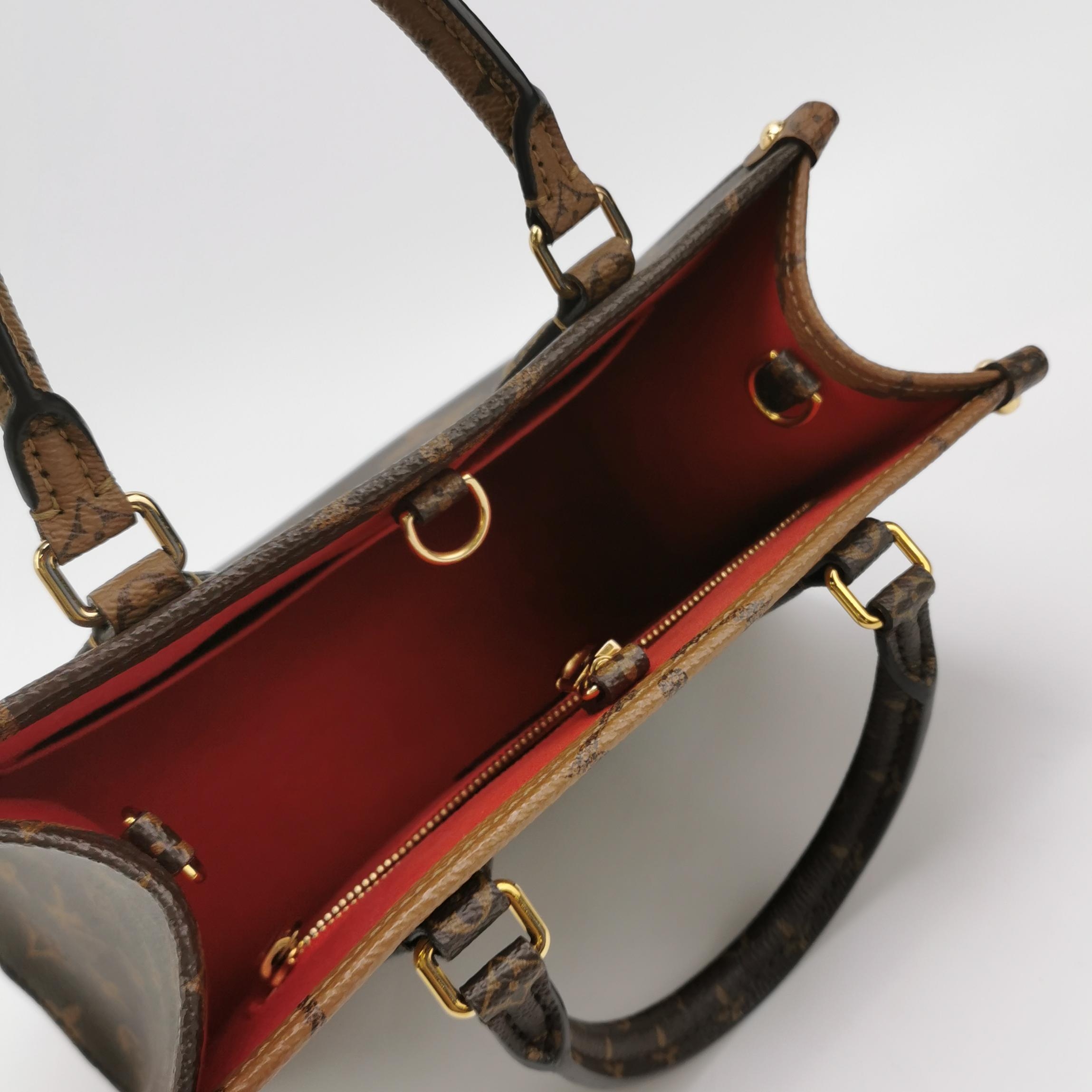 Louis Vuitton(LV) OnTheGo Tote Reverse Monogram Giant PM — photo 10 of 14