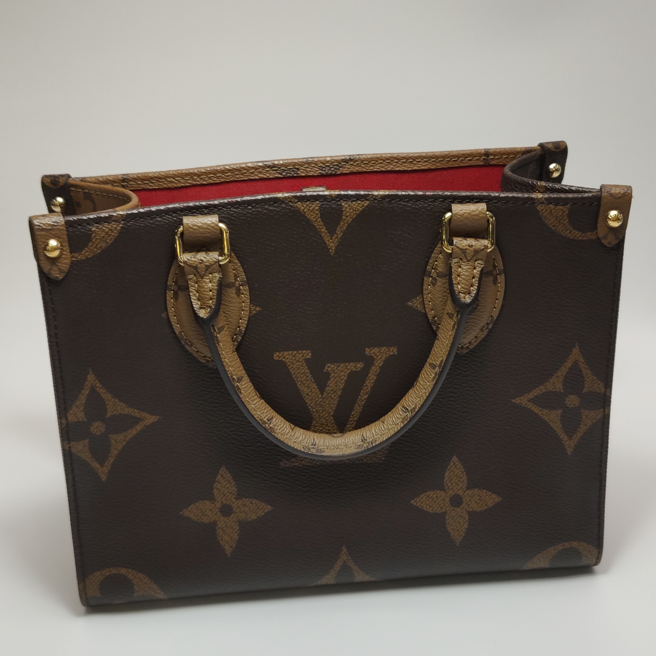 Louis Vuitton(LV) OnTheGo Tote Reverse Monogram Giant PM — photo 9 of 14
