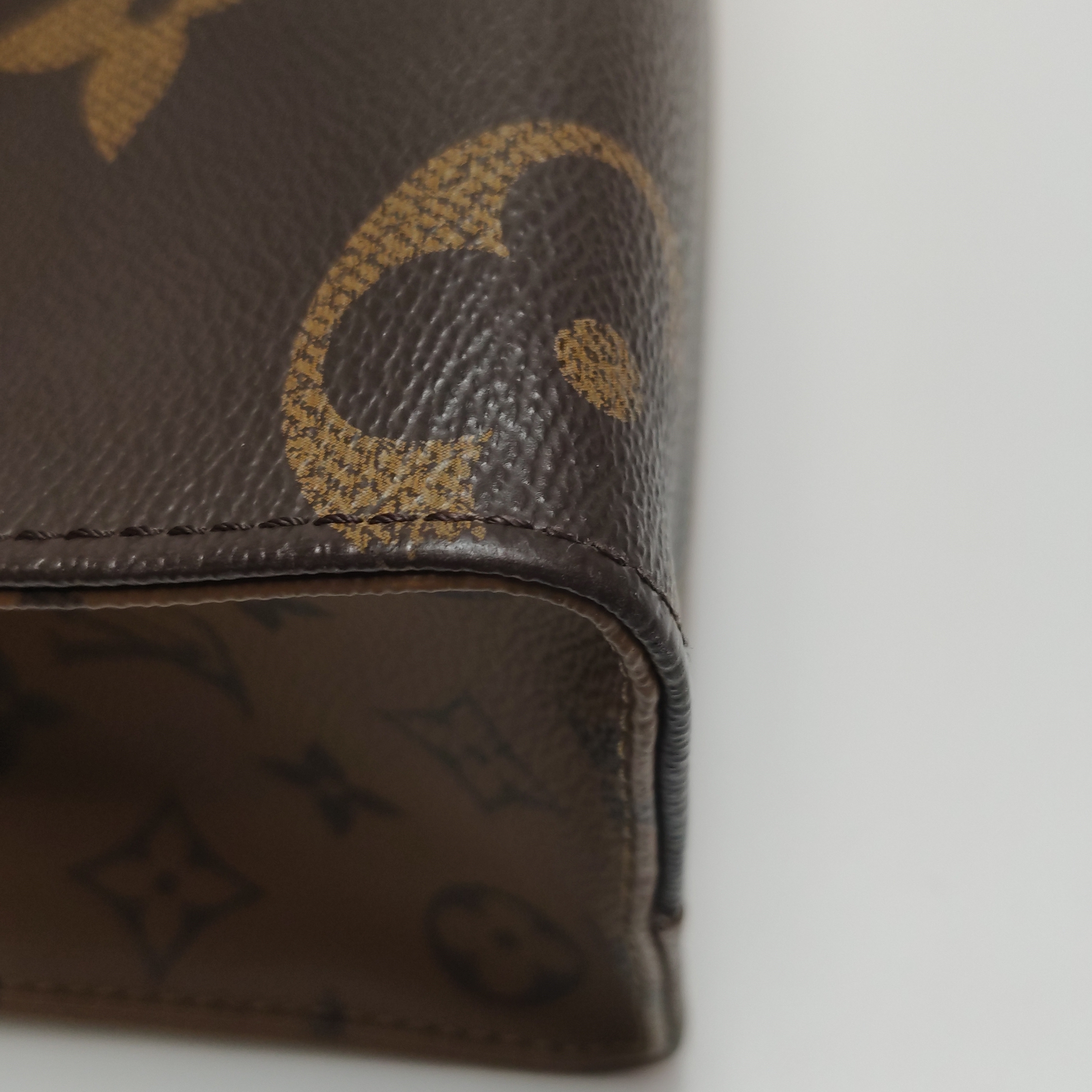Louis Vuitton(LV) OnTheGo Tote Reverse Monogram Giant PM — photo 13 of 14
