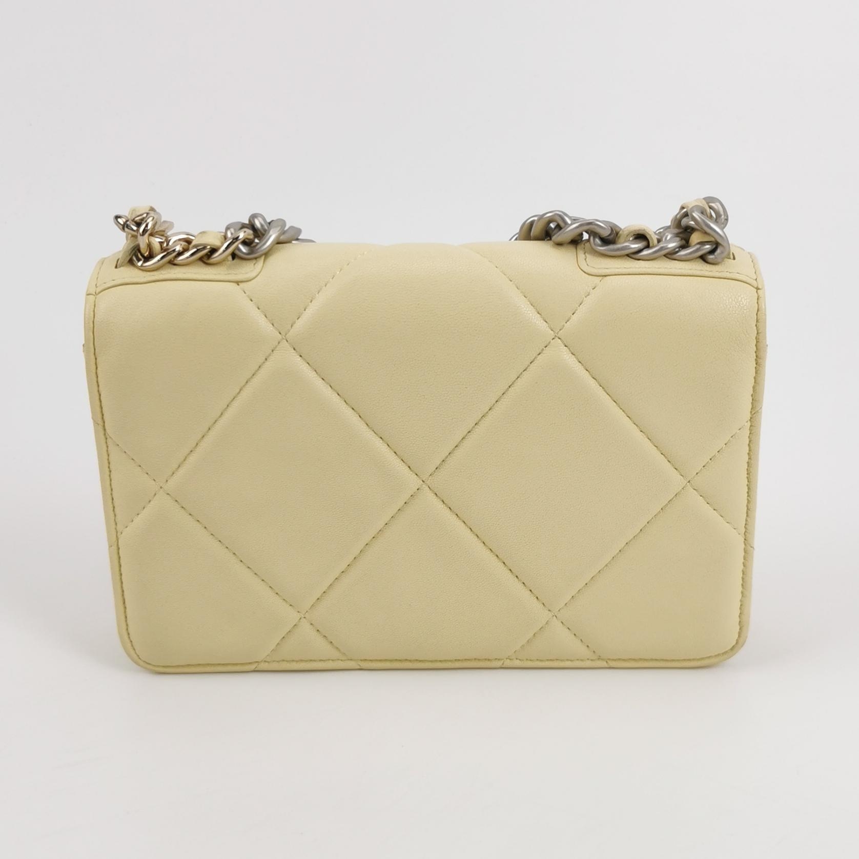 Chanel 19 Wallet on Chain Quilted Goatskin — photo 5 of 15