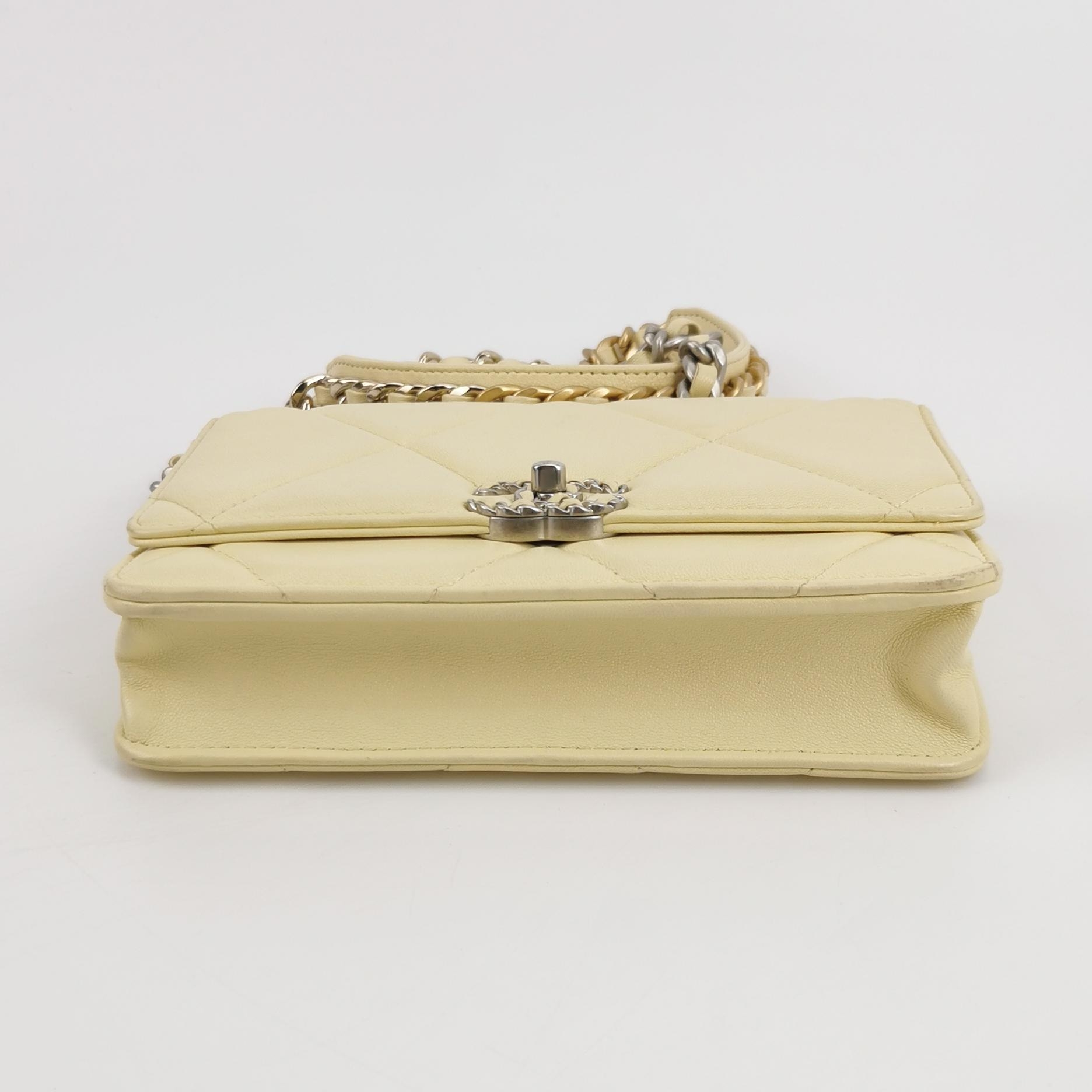 Chanel 19 Wallet on Chain Quilted Goatskin — photo 6 of 15