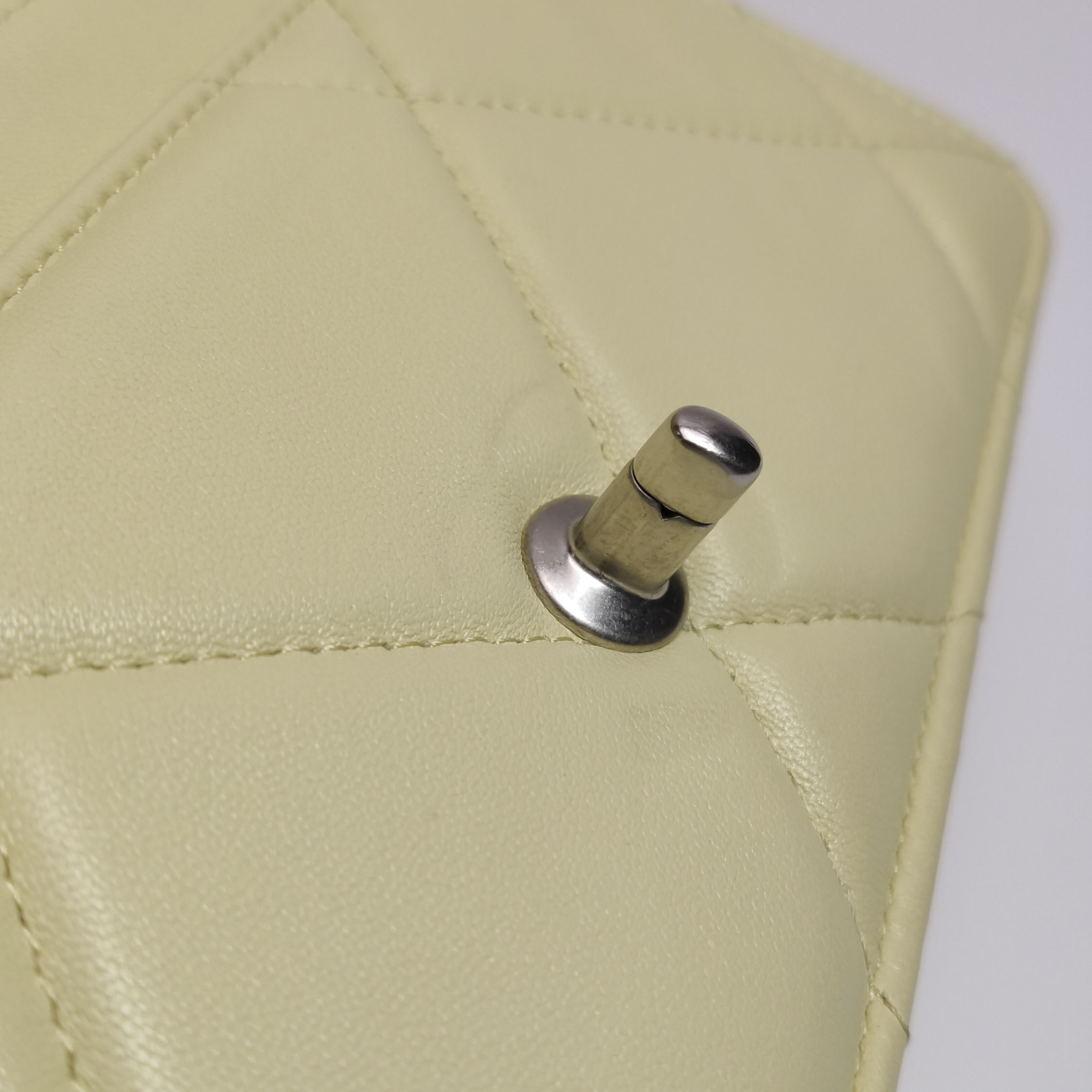 Chanel 19 Wallet on Chain Quilted Goatskin — photo 9 of 15