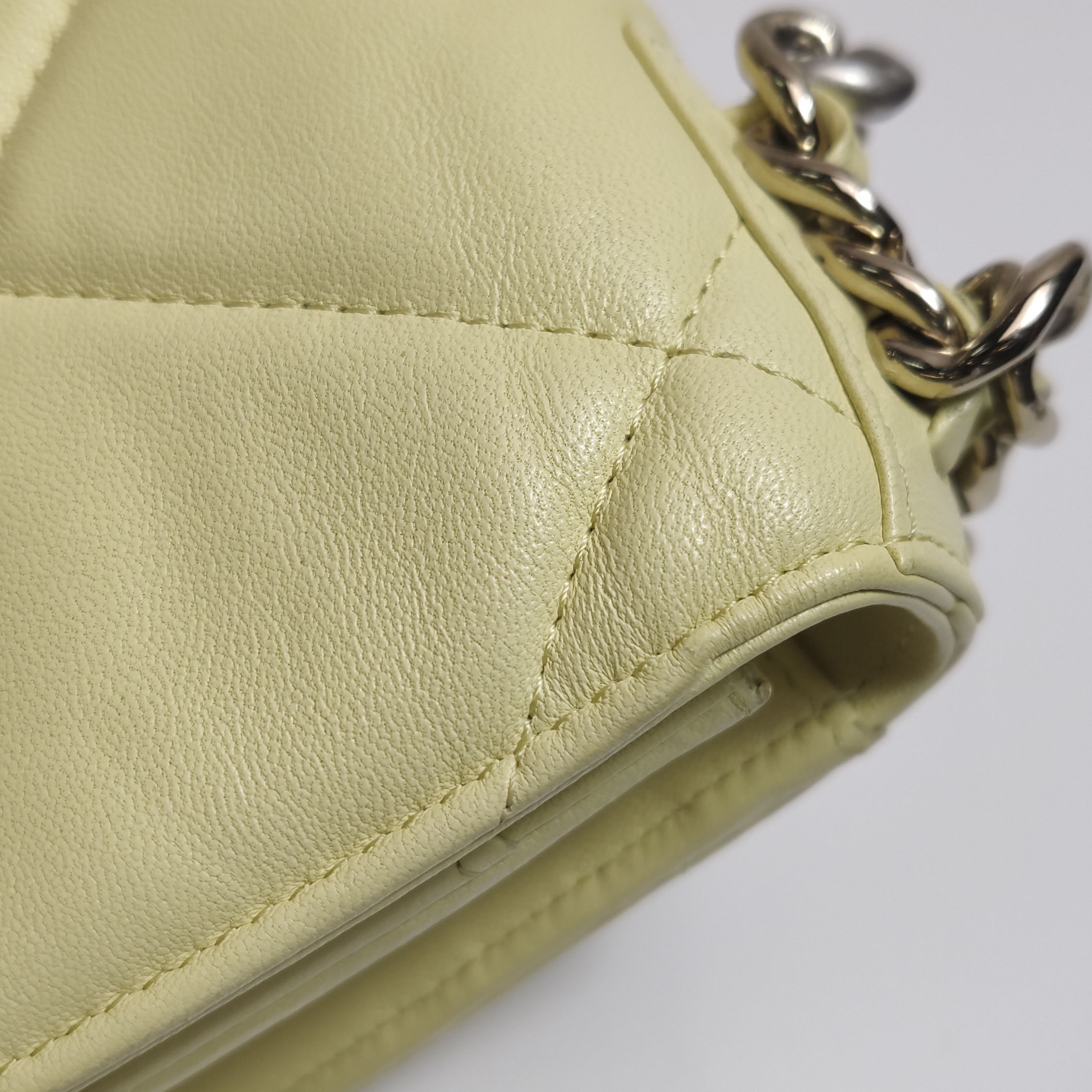 Chanel 19 Wallet on Chain Quilted Goatskin — photo 11 of 15