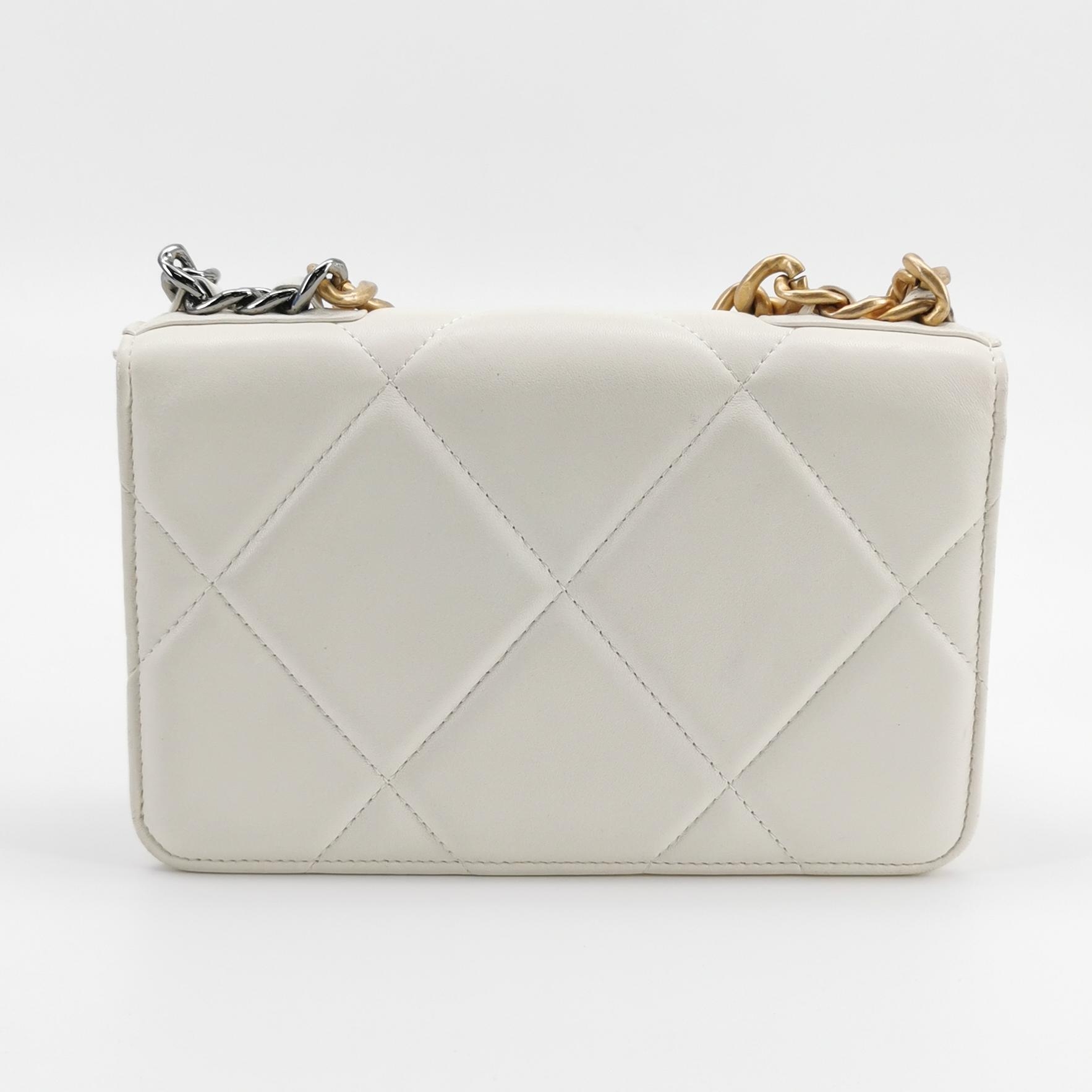 Chanel 19 Wallet on Chain Quilted Goatskin — photo 5 of 15