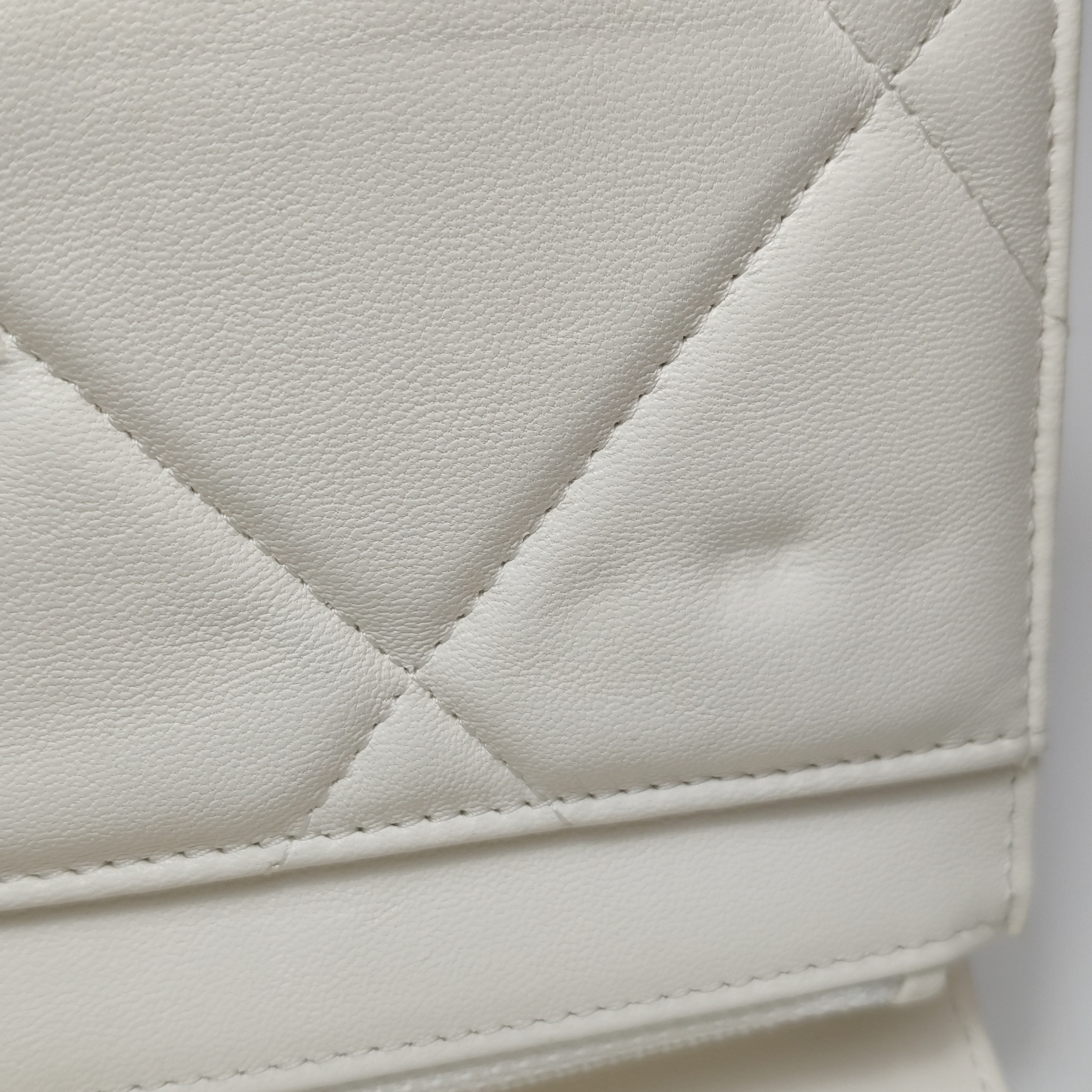 Chanel 19 Wallet on Chain Quilted Goatskin — photo 9 of 15