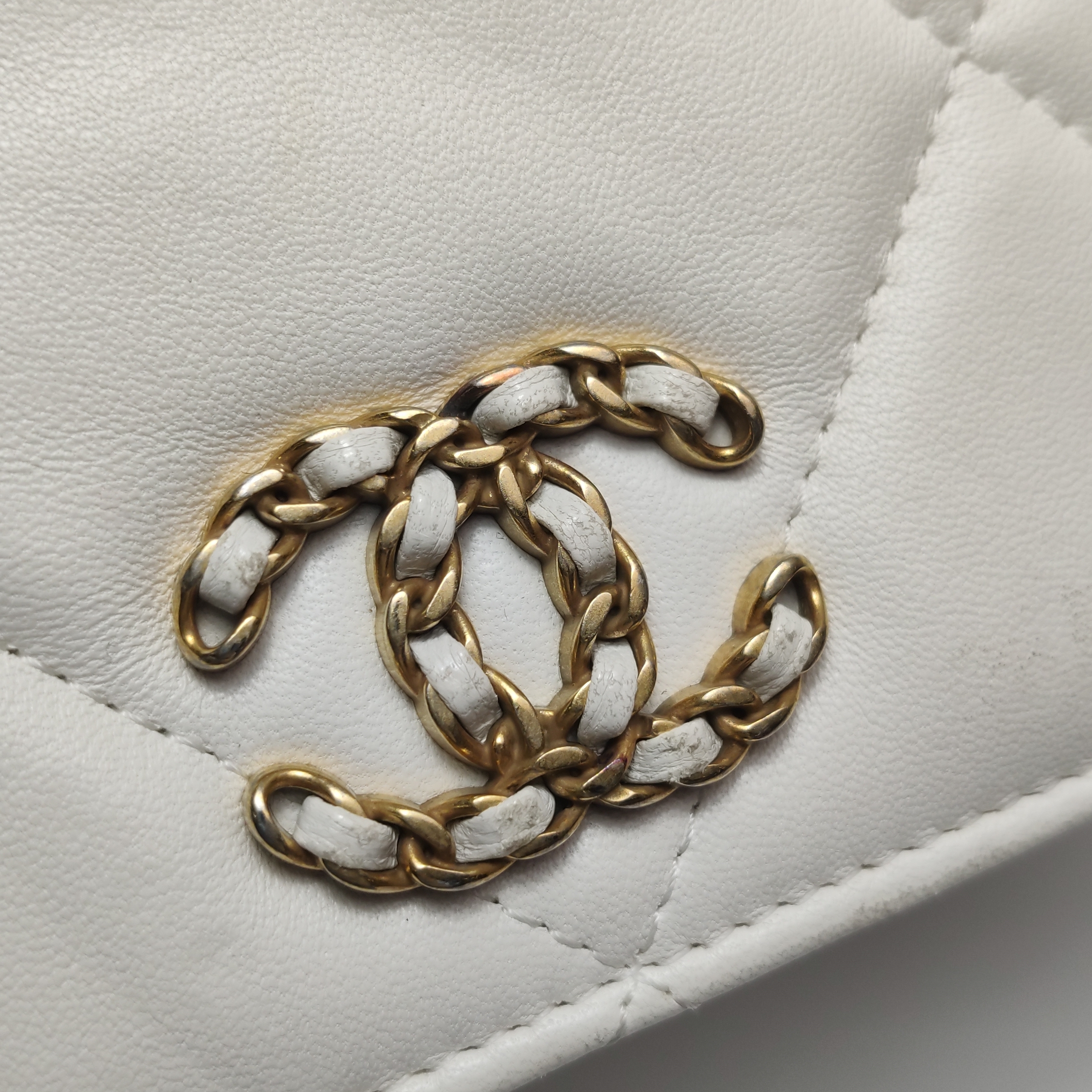 Chanel 19 Wallet on Chain Quilted Goatskin — photo 10 of 15