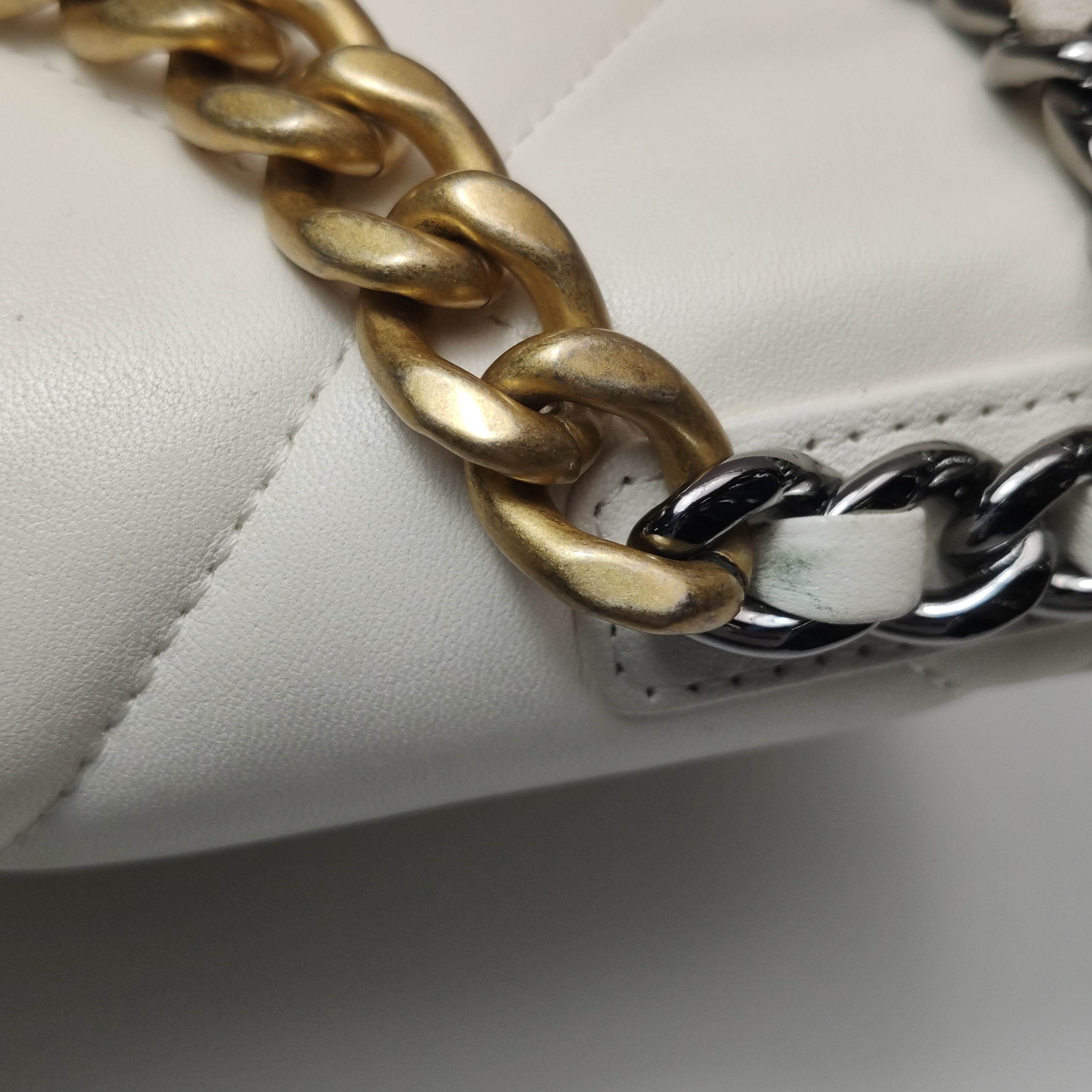 Chanel 19 Wallet on Chain Quilted Goatskin — photo 14 of 15