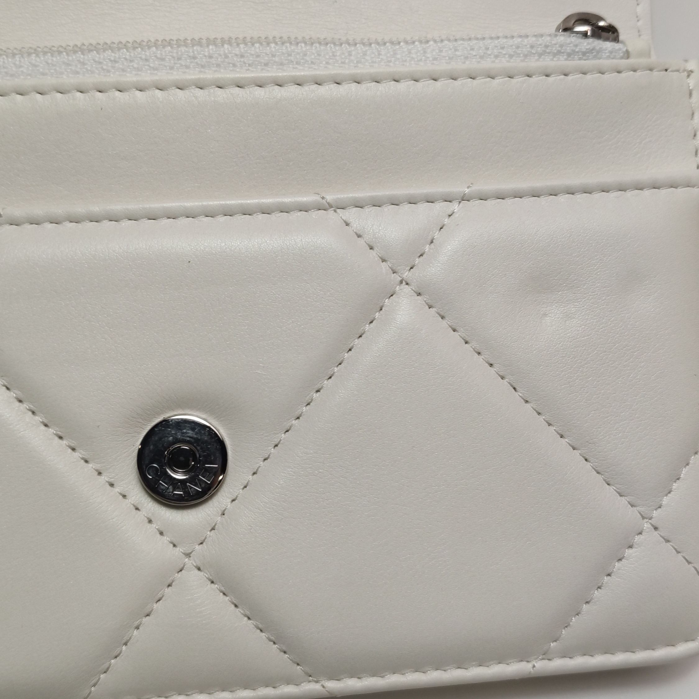 Chanel 19 Wallet on Chain Quilted Goatskin — photo 13 of 16