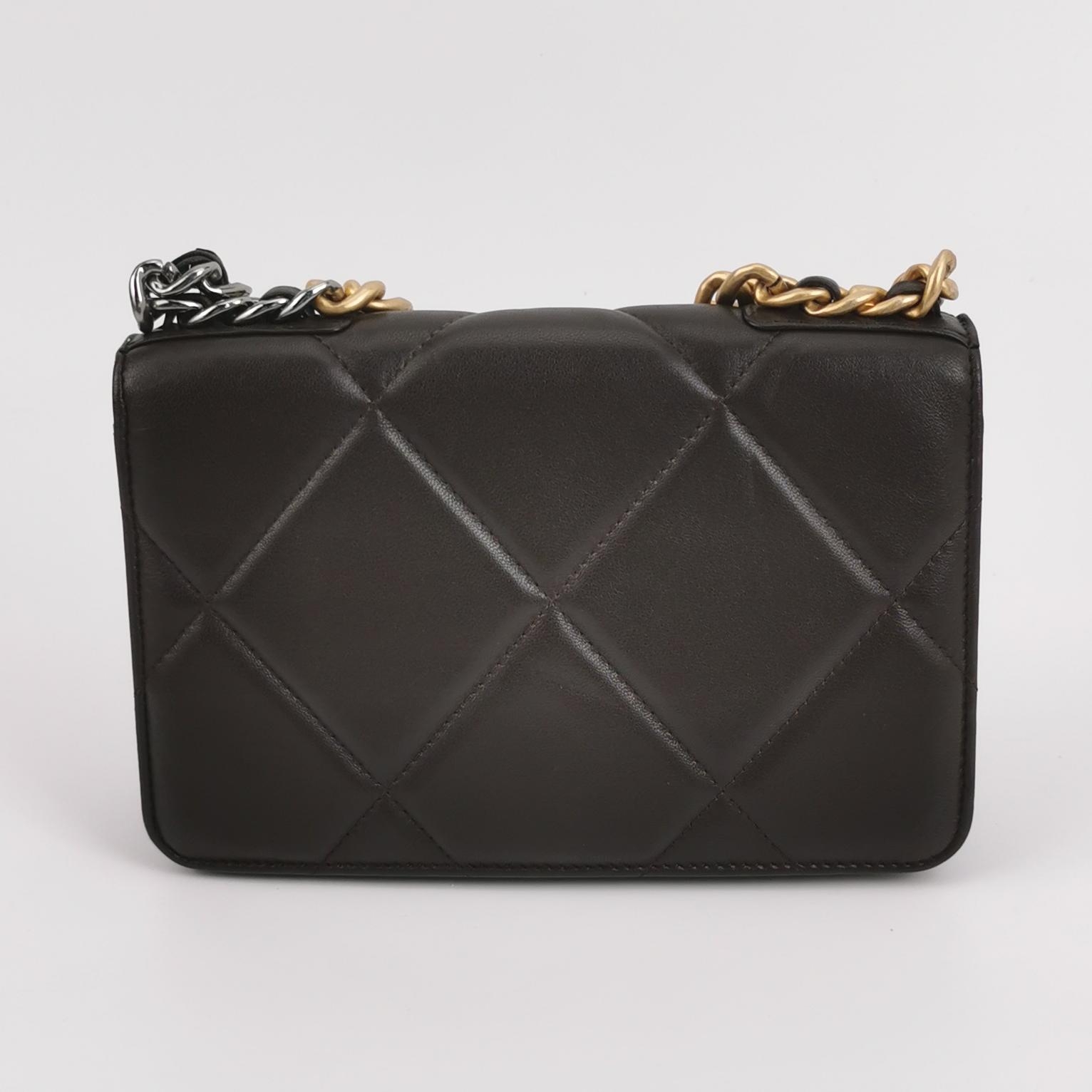 Chanel 19 Wallet on Chain Quilted Goatskin — photo 5 of 13
