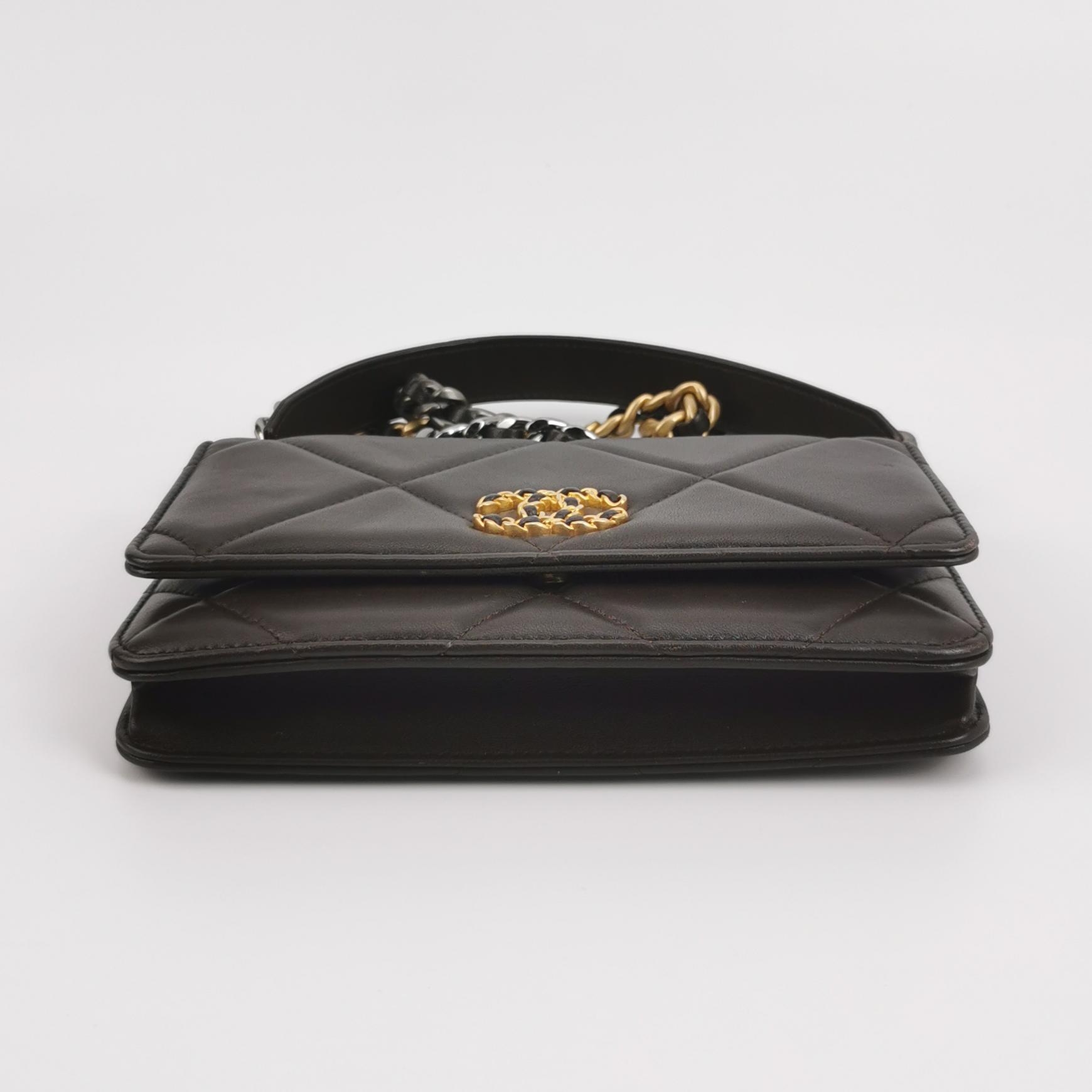 Chanel 19 Wallet on Chain Quilted Goatskin — photo 6 of 13