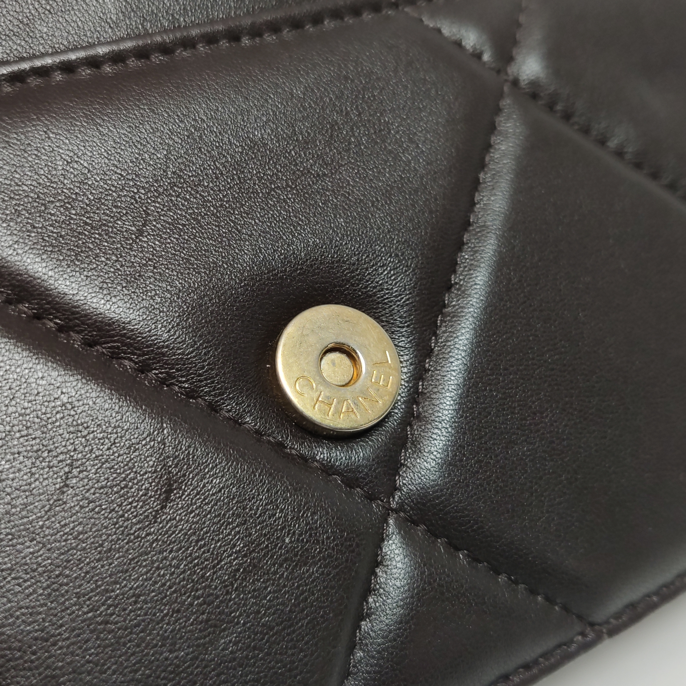 Chanel 19 Wallet on Chain Quilted Goatskin — photo 9 of 13