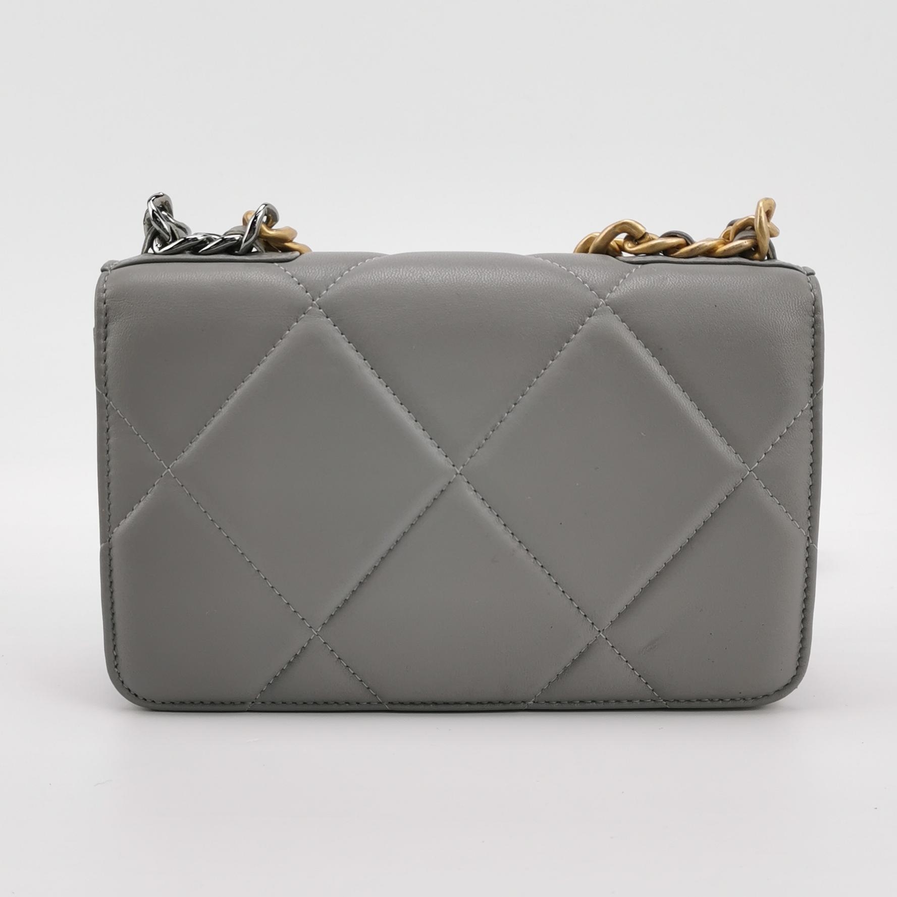 Chanel 19 Wallet on Chain Quilted Goatskin — photo 5 of 14