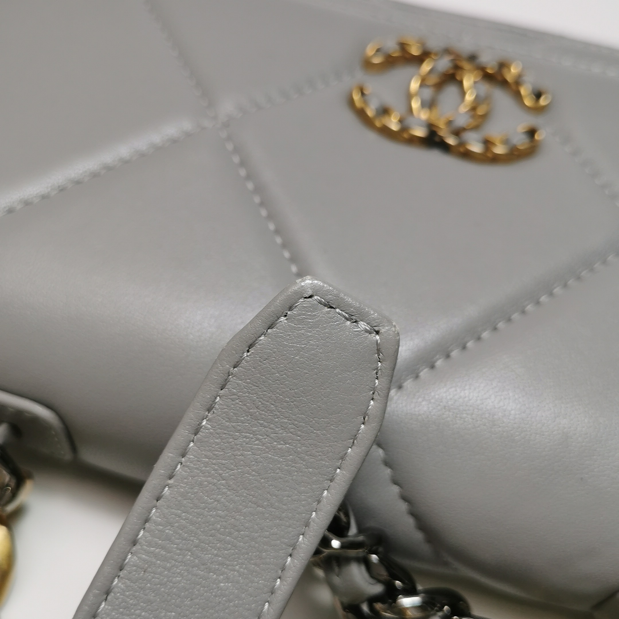 Chanel 19 Wallet on Chain Quilted Goatskin — photo 14 of 14