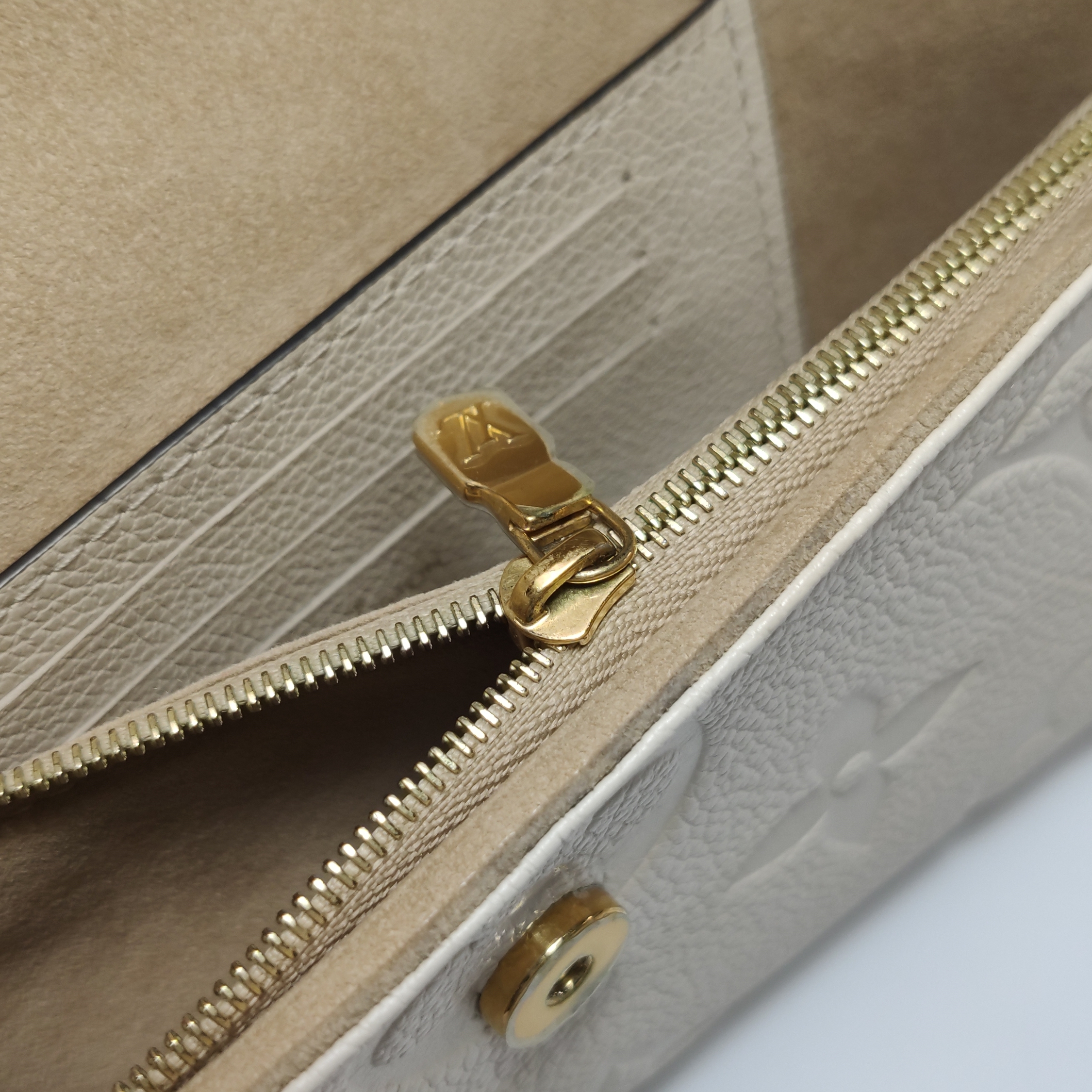 Louis Vuitton(LV) Ivy Wallet on Chain Monogram Empreinte Giant — photo 8 of 15