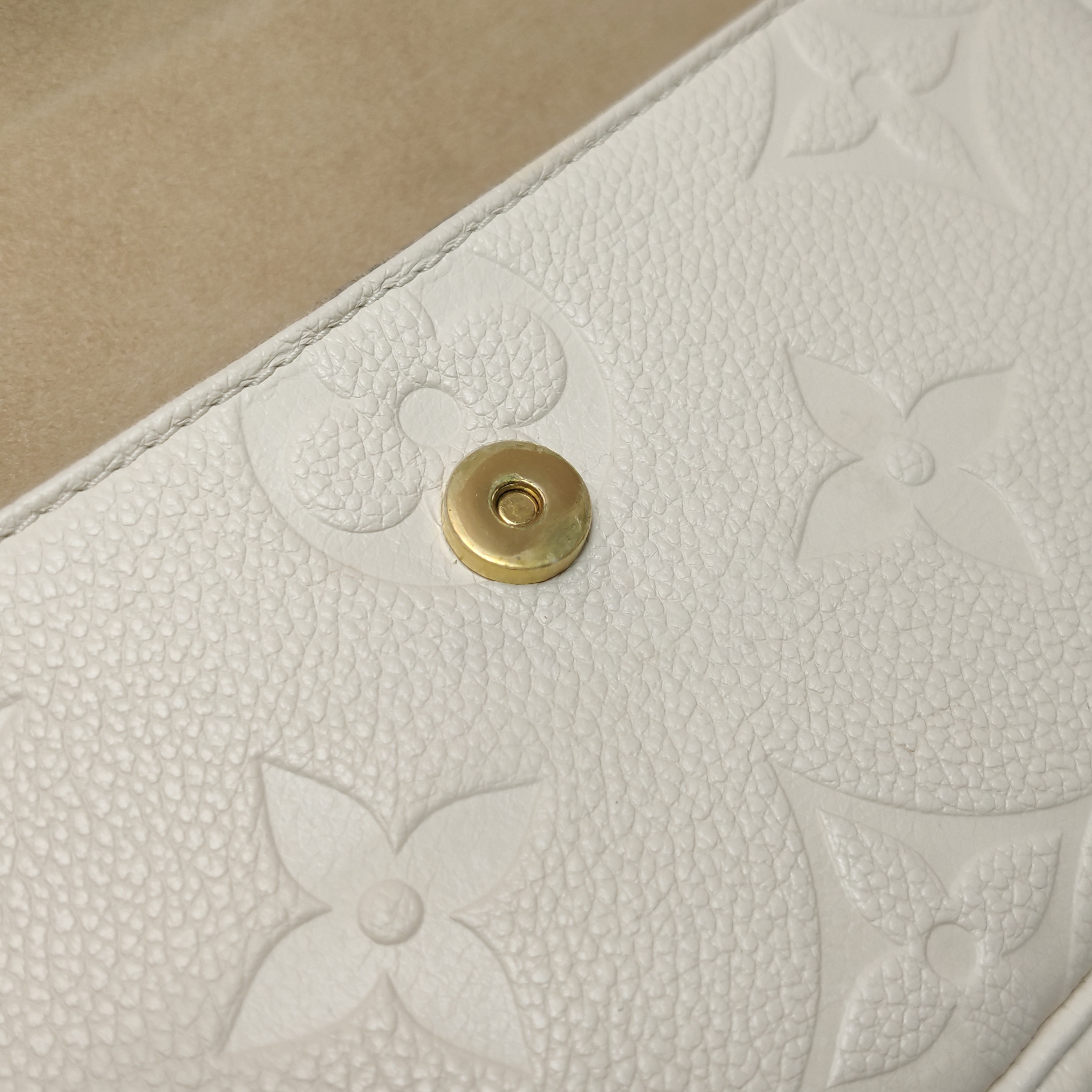 Louis Vuitton(LV) Ivy Wallet on Chain Monogram Empreinte Giant — photo 10 of 15