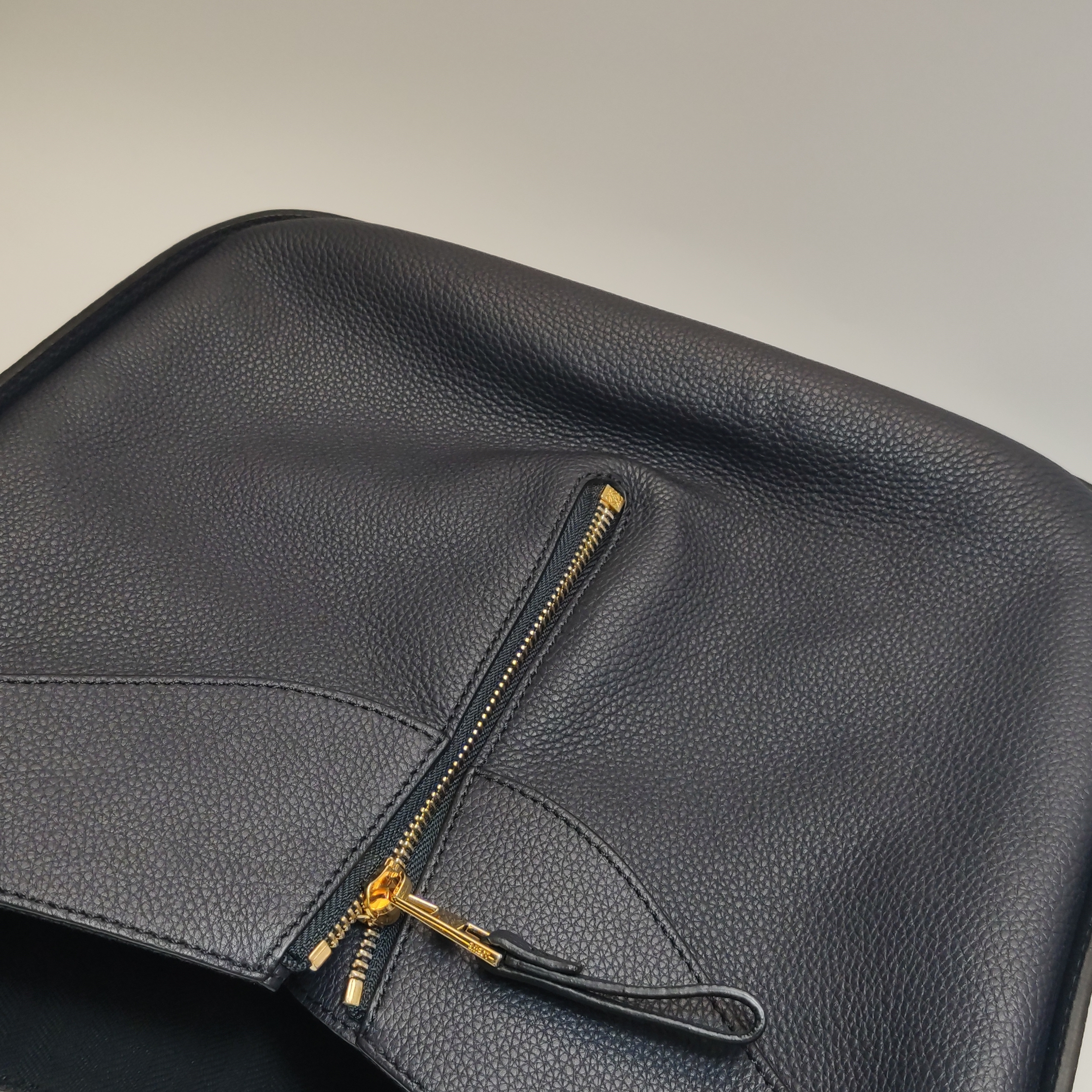 Loewe Hammock Bag Leather Small — photo 9 of 14