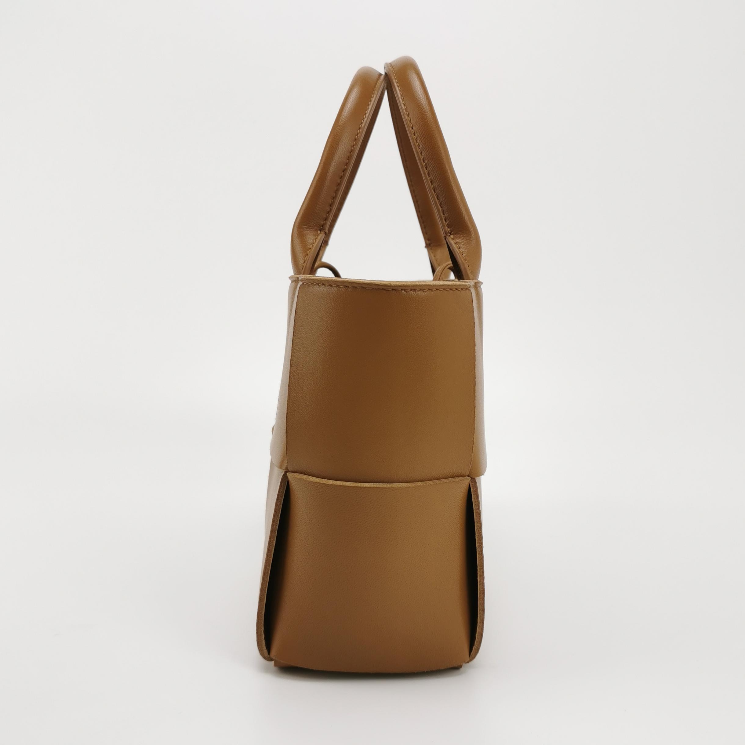 Bottega Veneta Arco Tote Maxi Intrecciato Leather Candy — photo 3 of 14