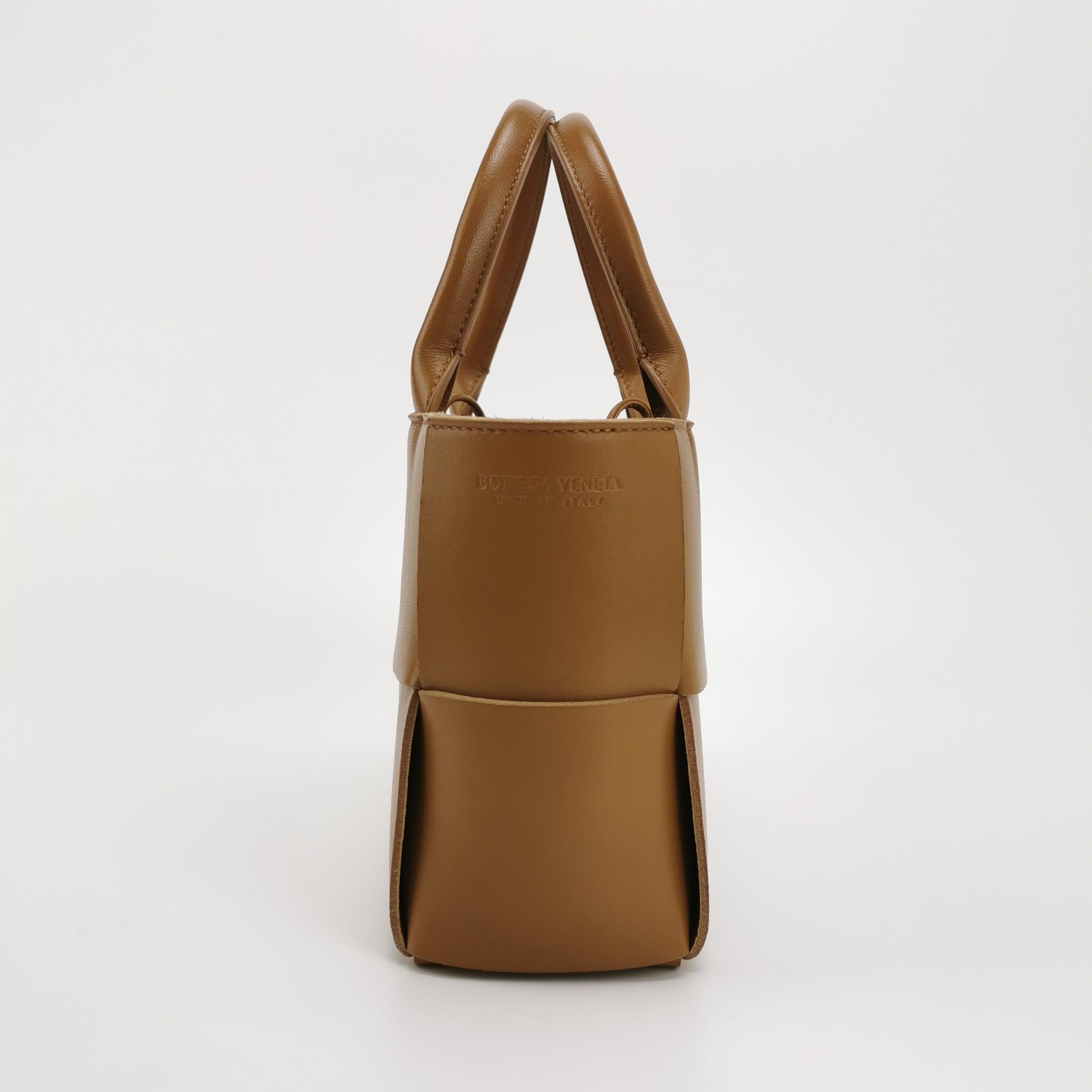 Bottega Veneta Arco Tote Maxi Intrecciato Leather Candy — photo 4 of 14