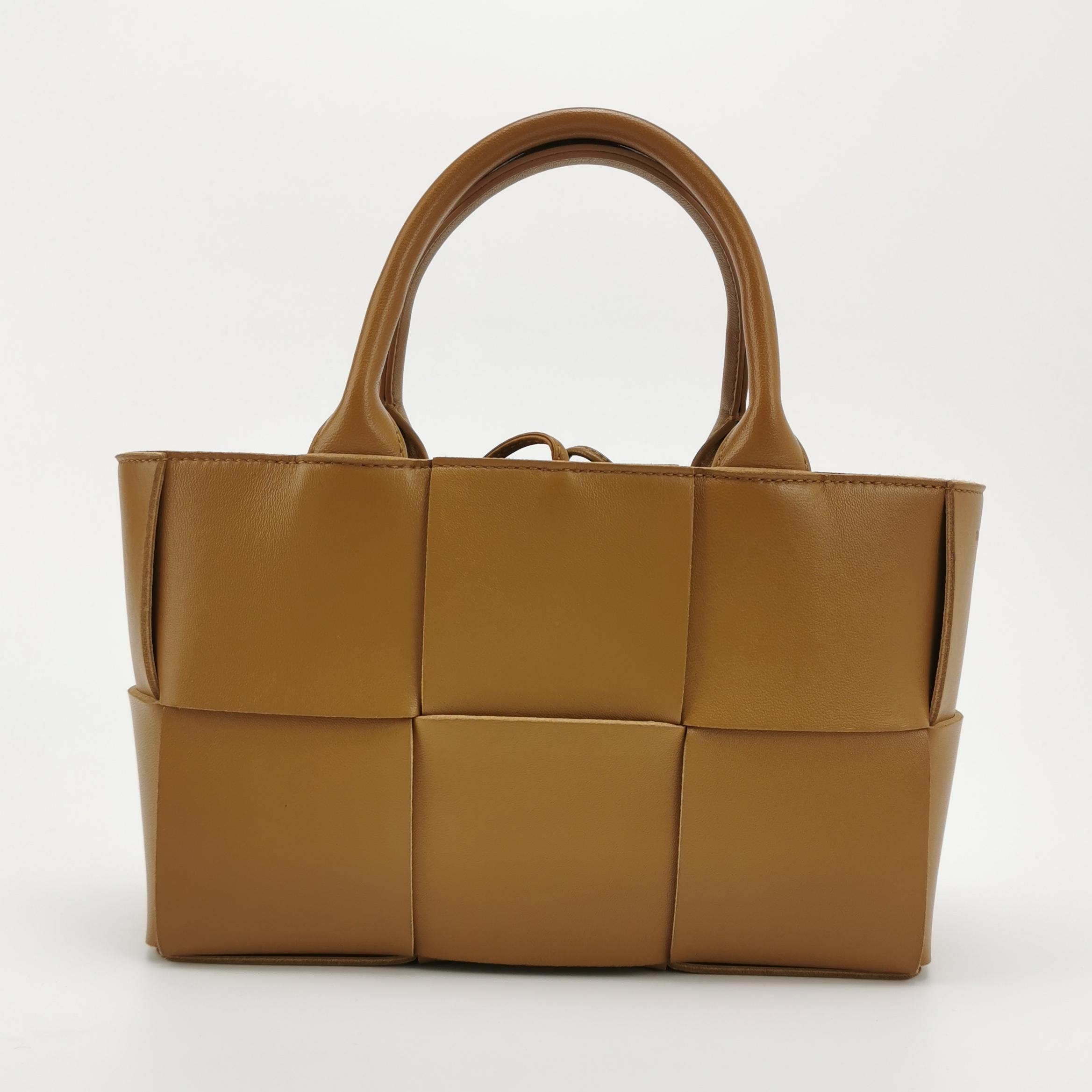 Bottega Veneta Arco Tote Maxi Intrecciato Leather Candy — photo 6 of 14